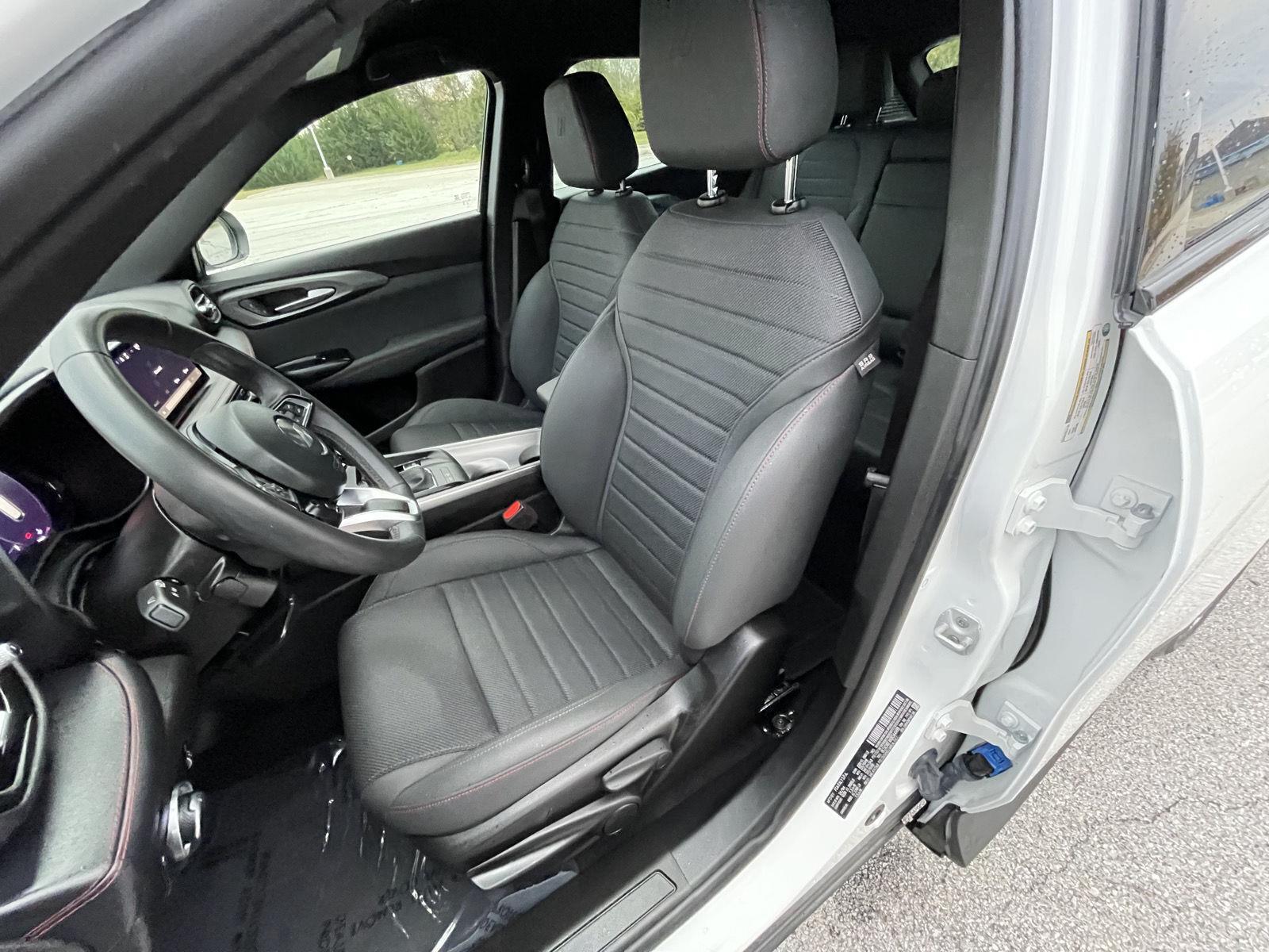 Vehicle photo 18