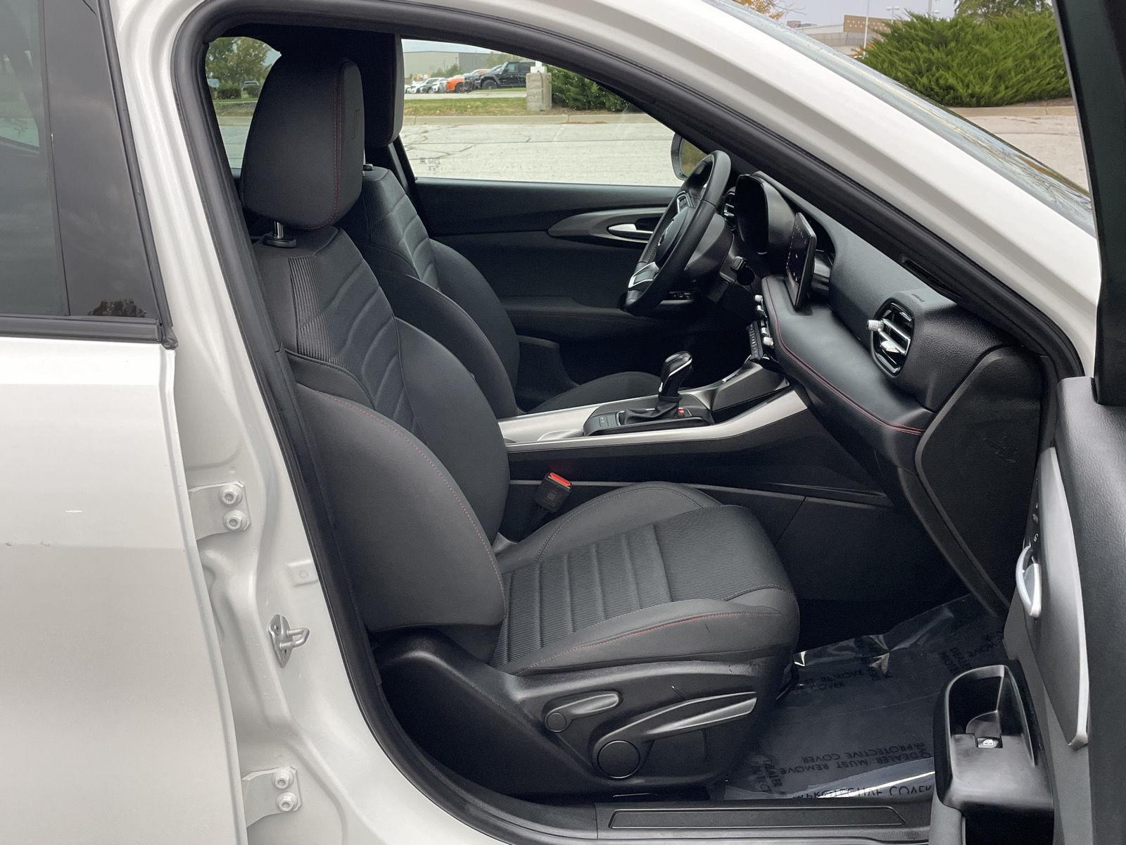 Vehicle photo 19