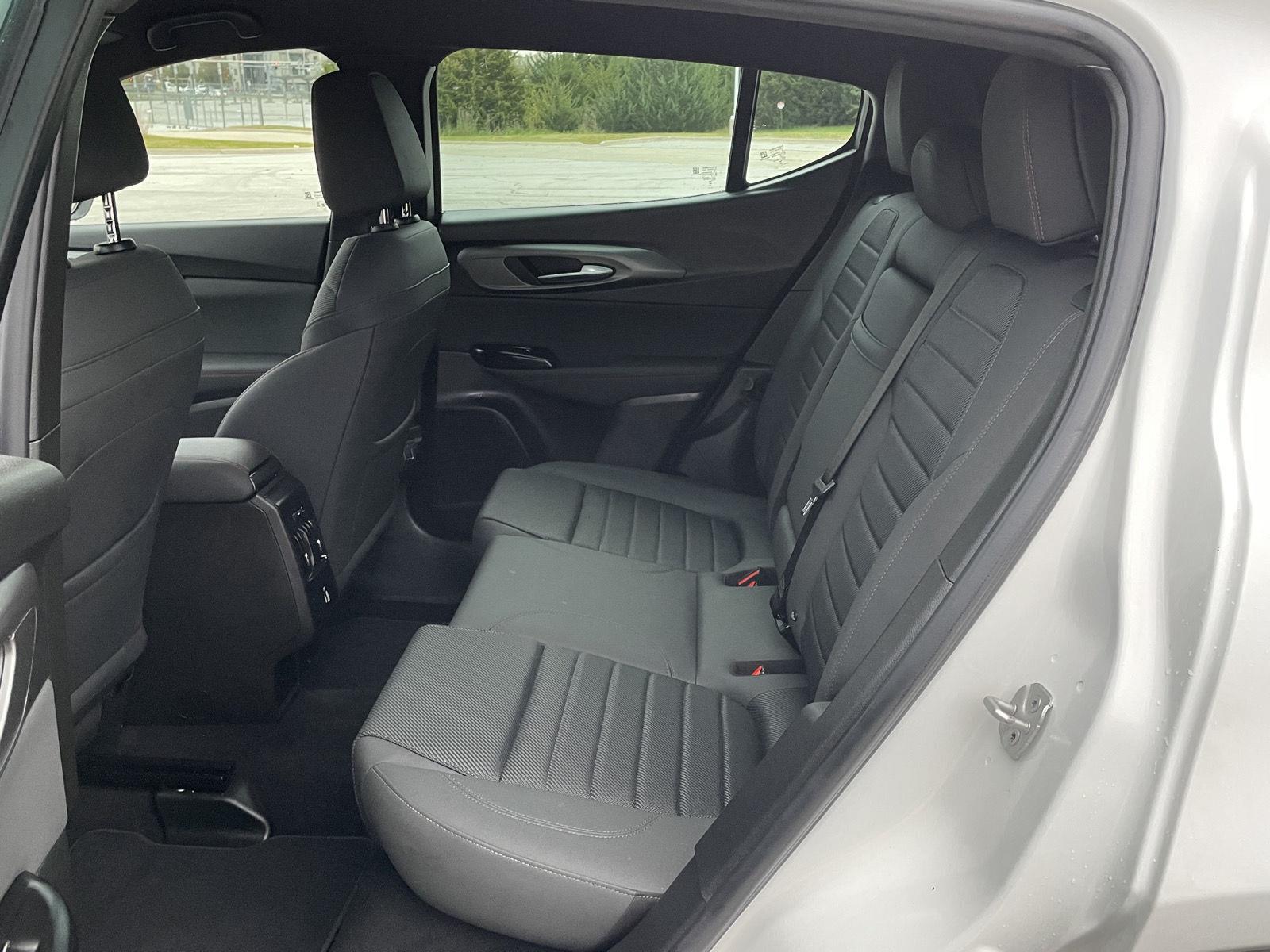 Vehicle photo 20