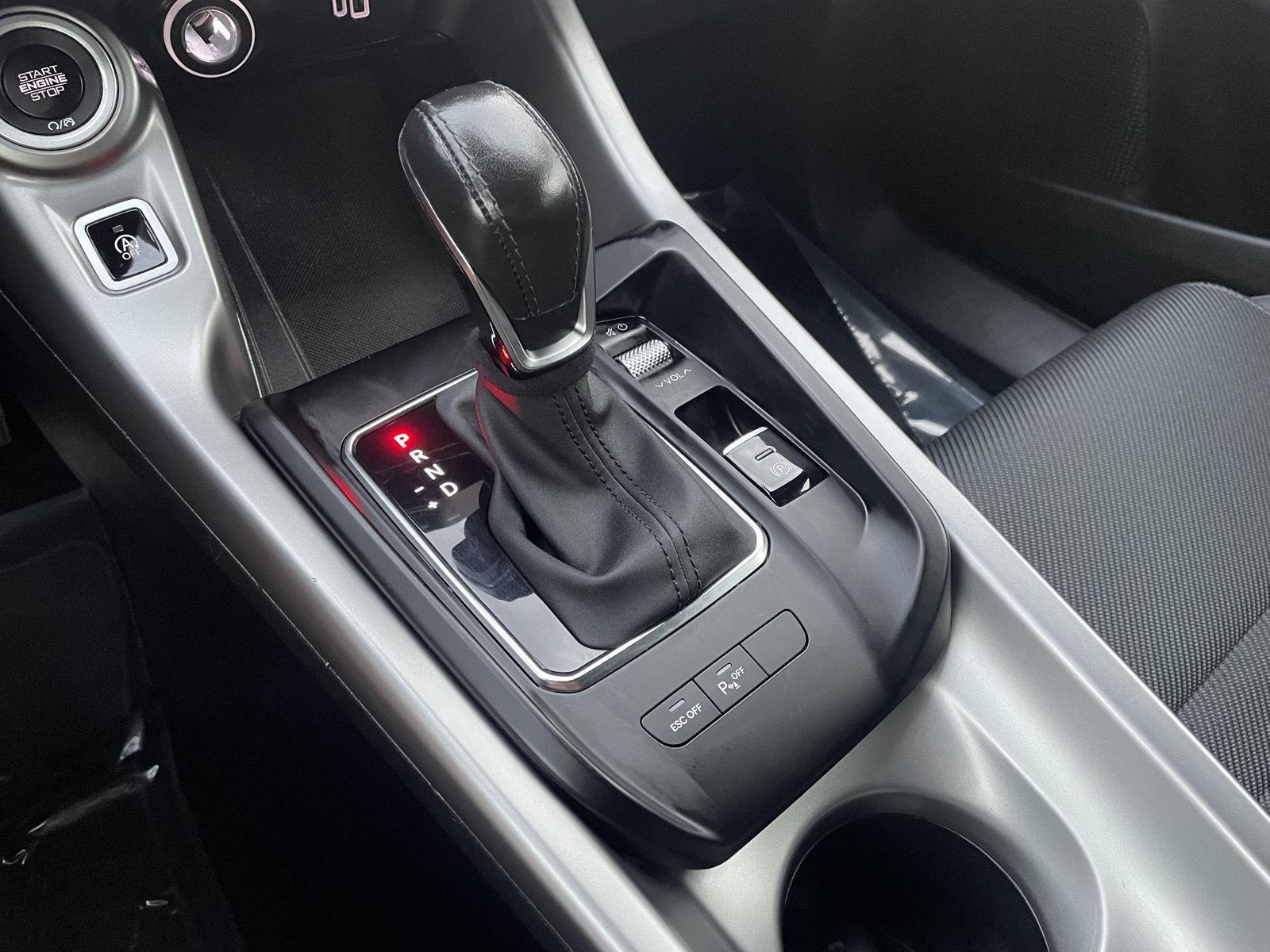 Vehicle photo 23
