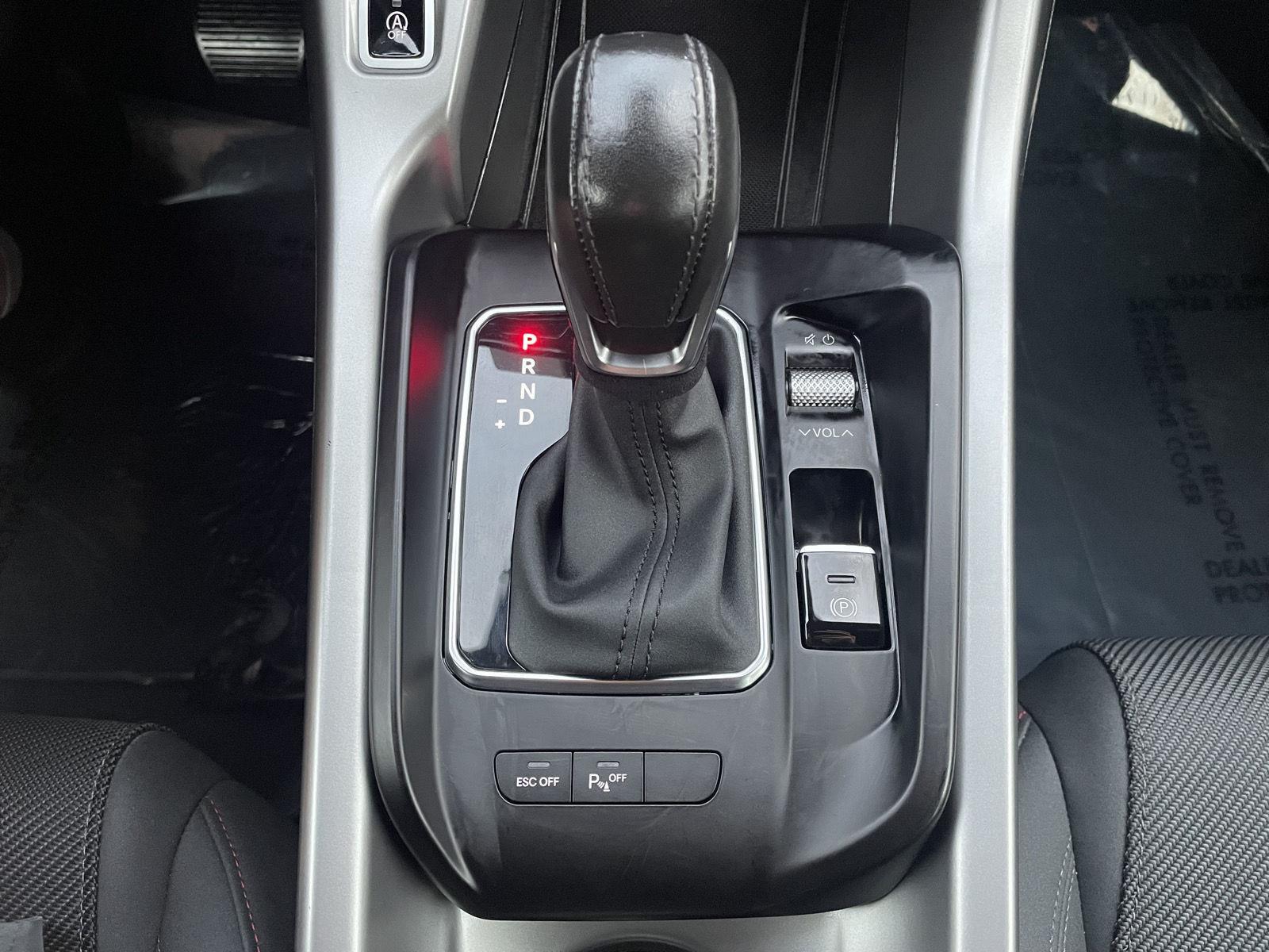 Vehicle photo 24