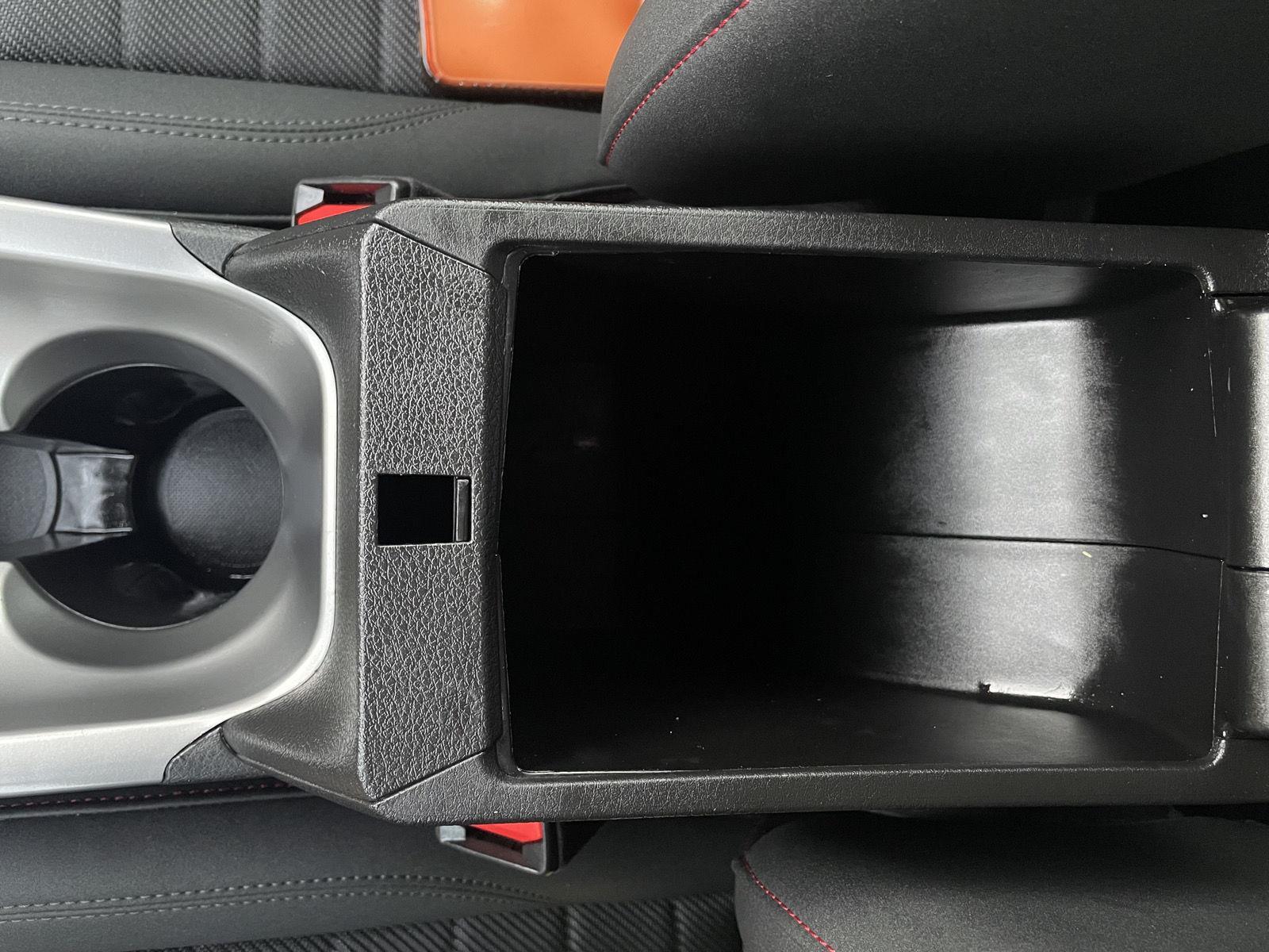 Vehicle photo 25