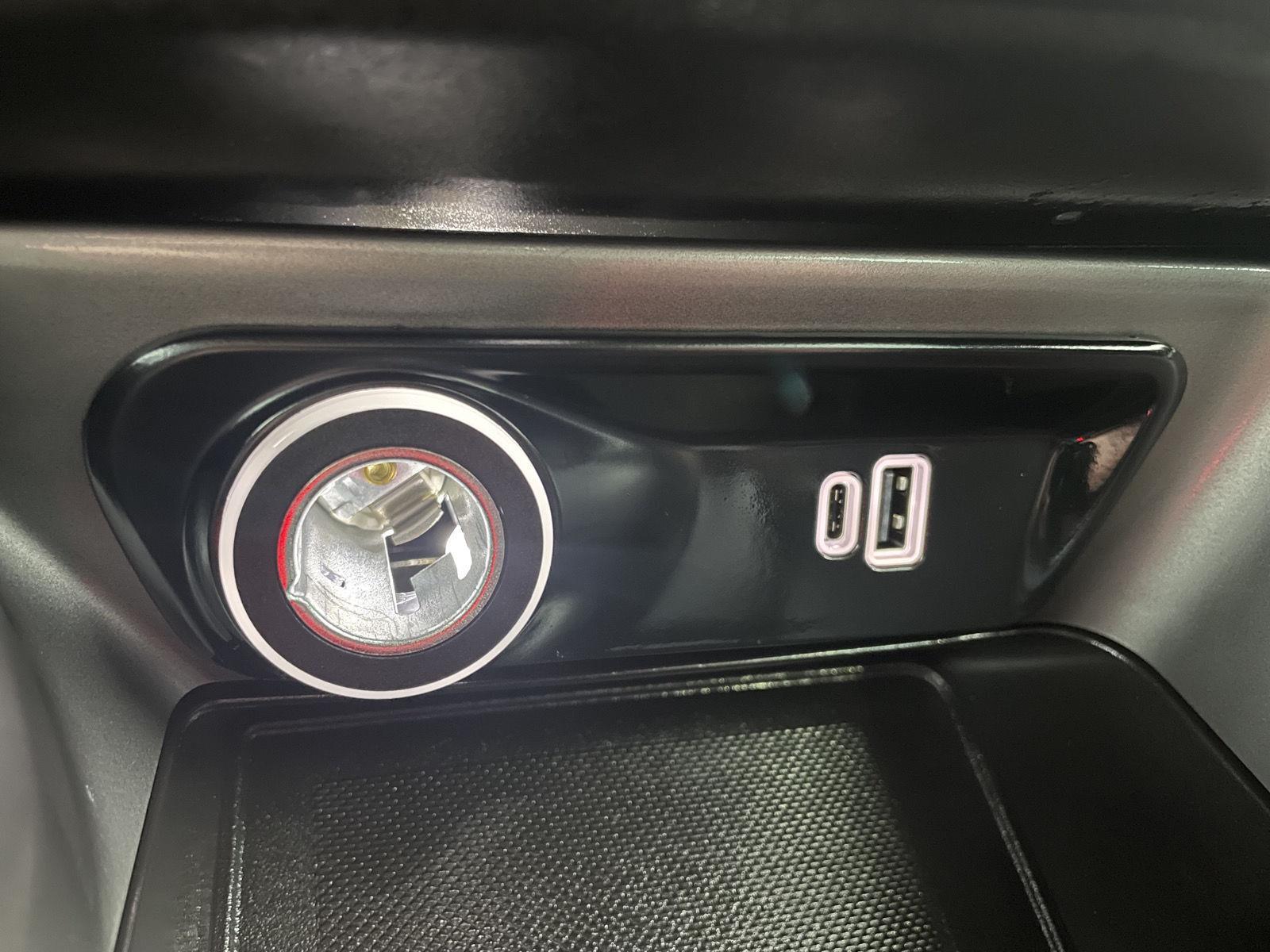Vehicle photo 30