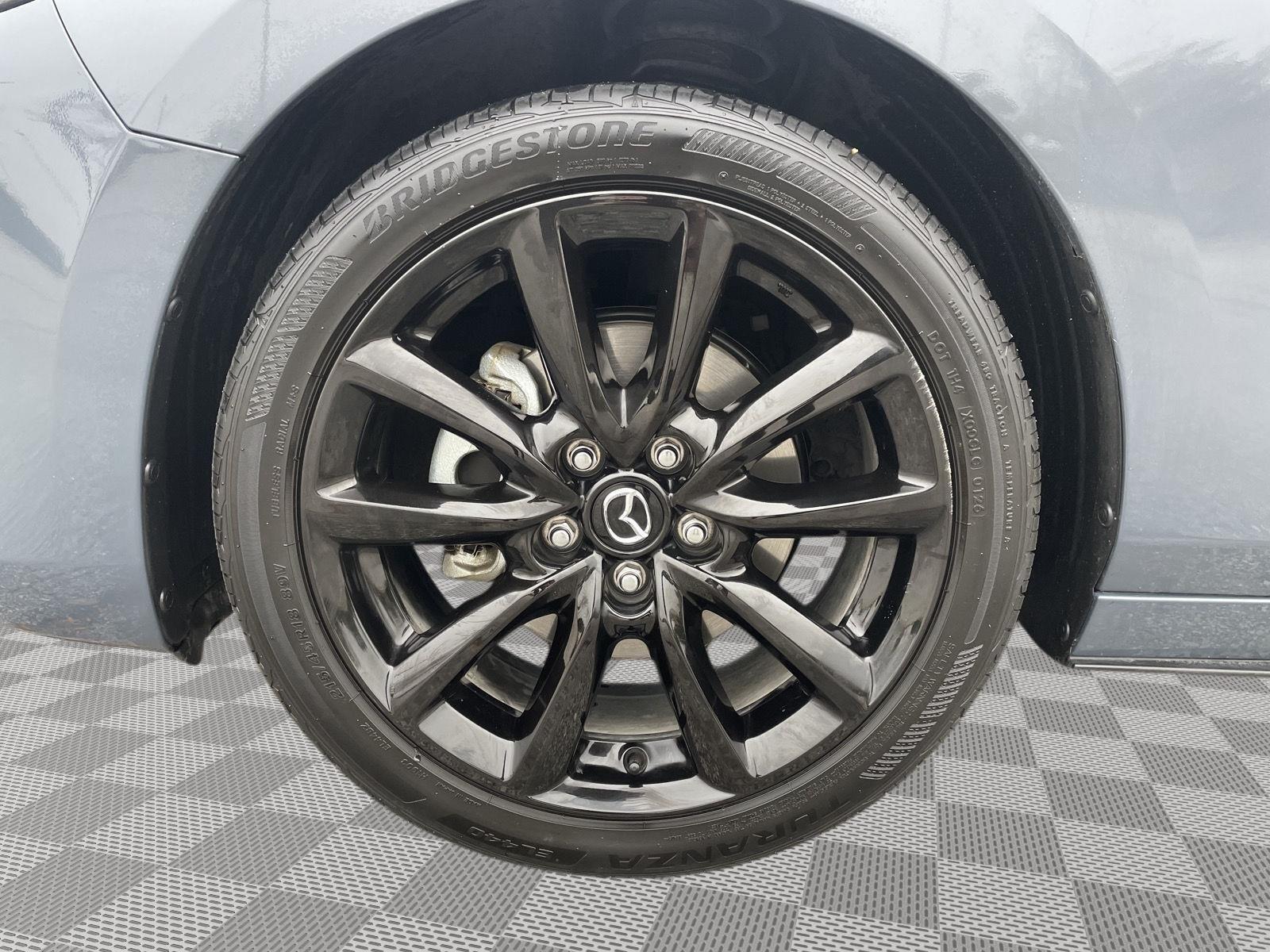 Vehicle photo 9