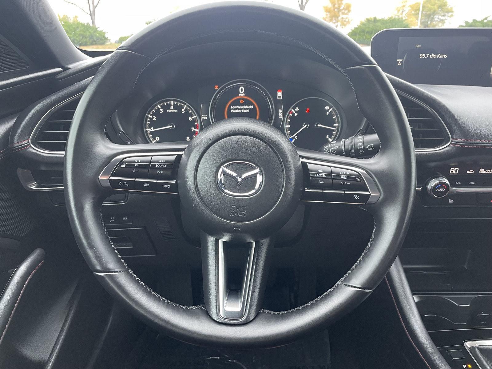 Vehicle photo 11