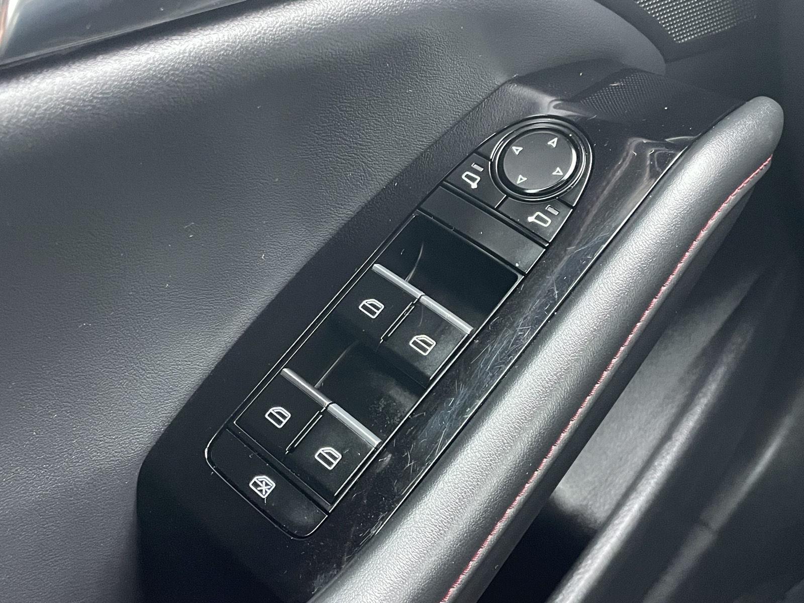Vehicle photo 15