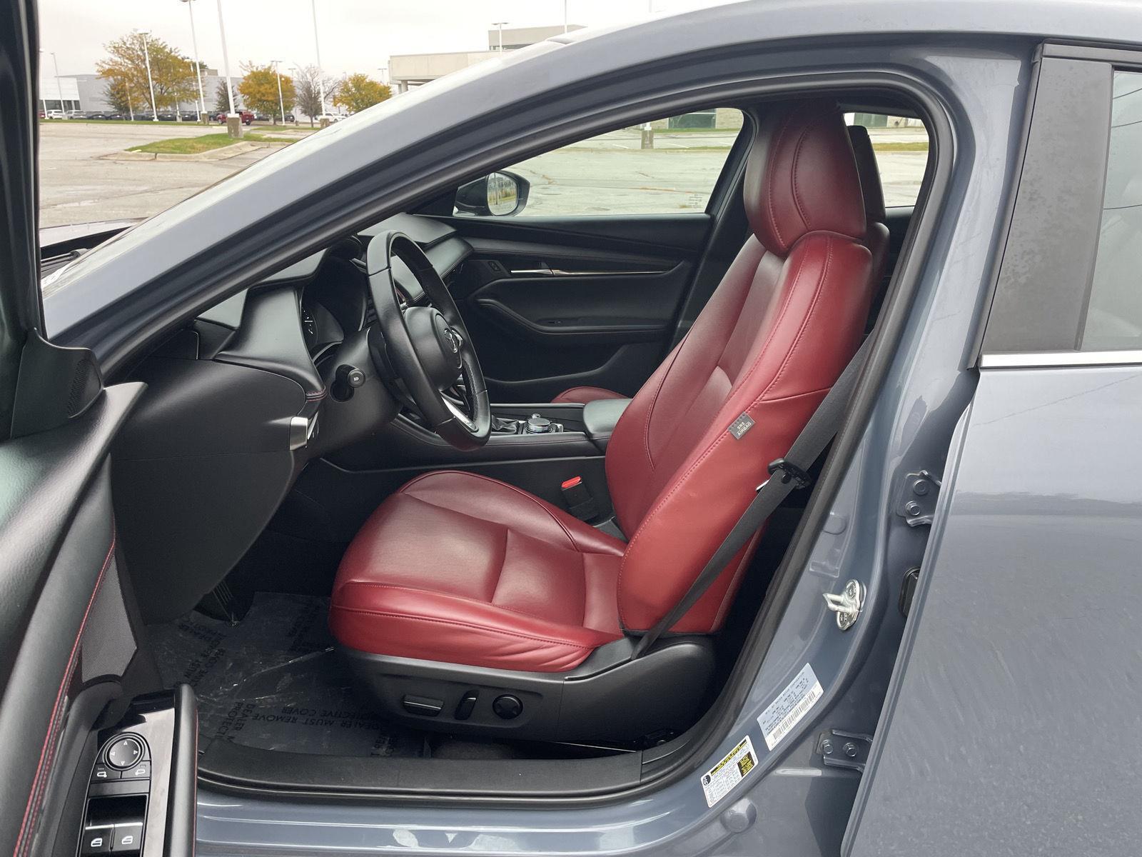 Vehicle photo 16