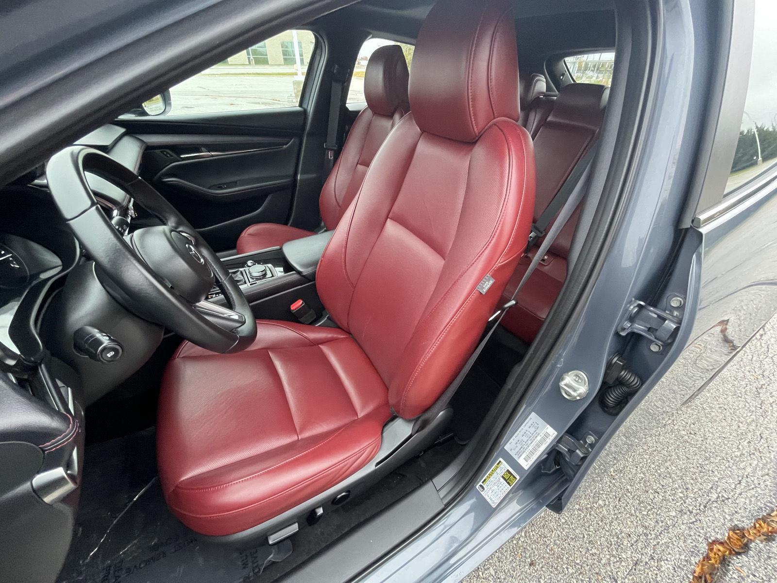 Vehicle photo 17