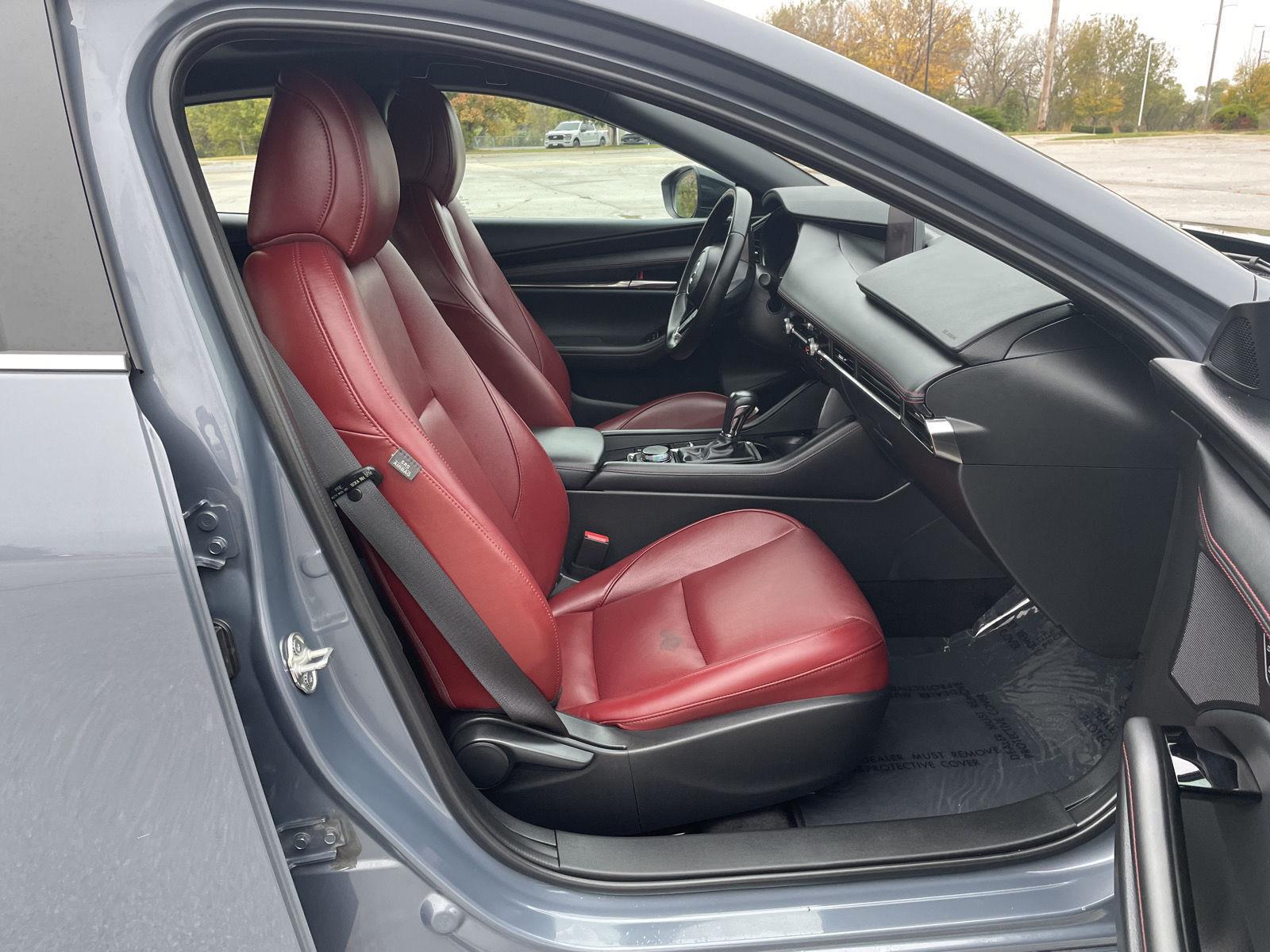 Vehicle photo 18