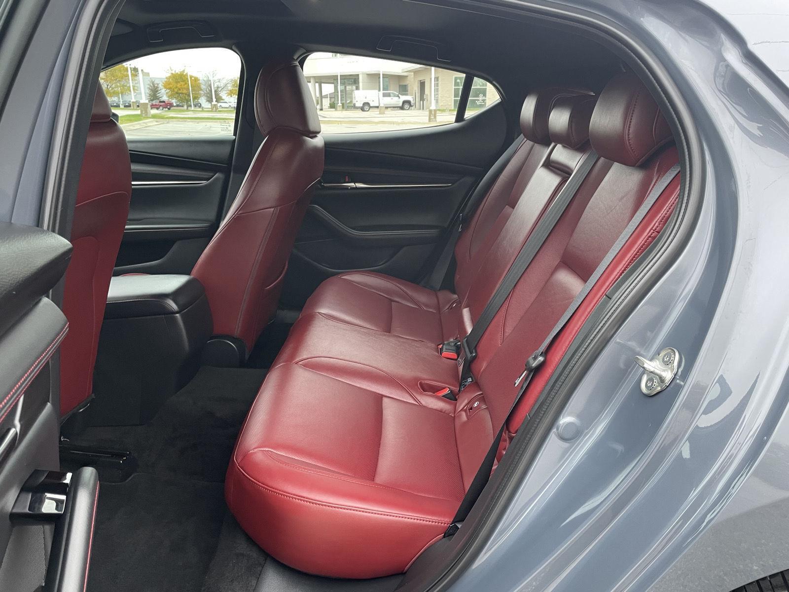 Vehicle photo 19