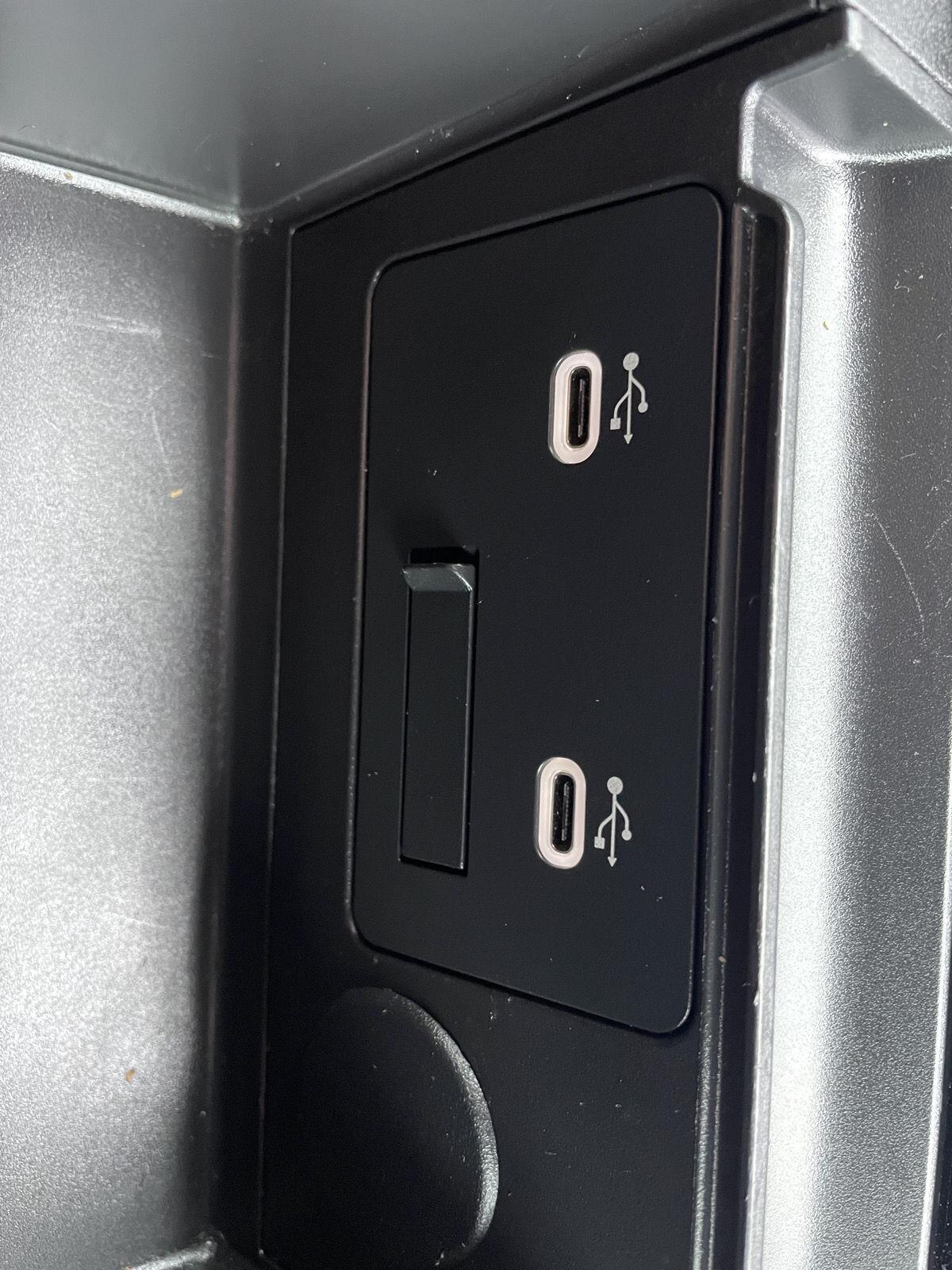 Vehicle photo 22