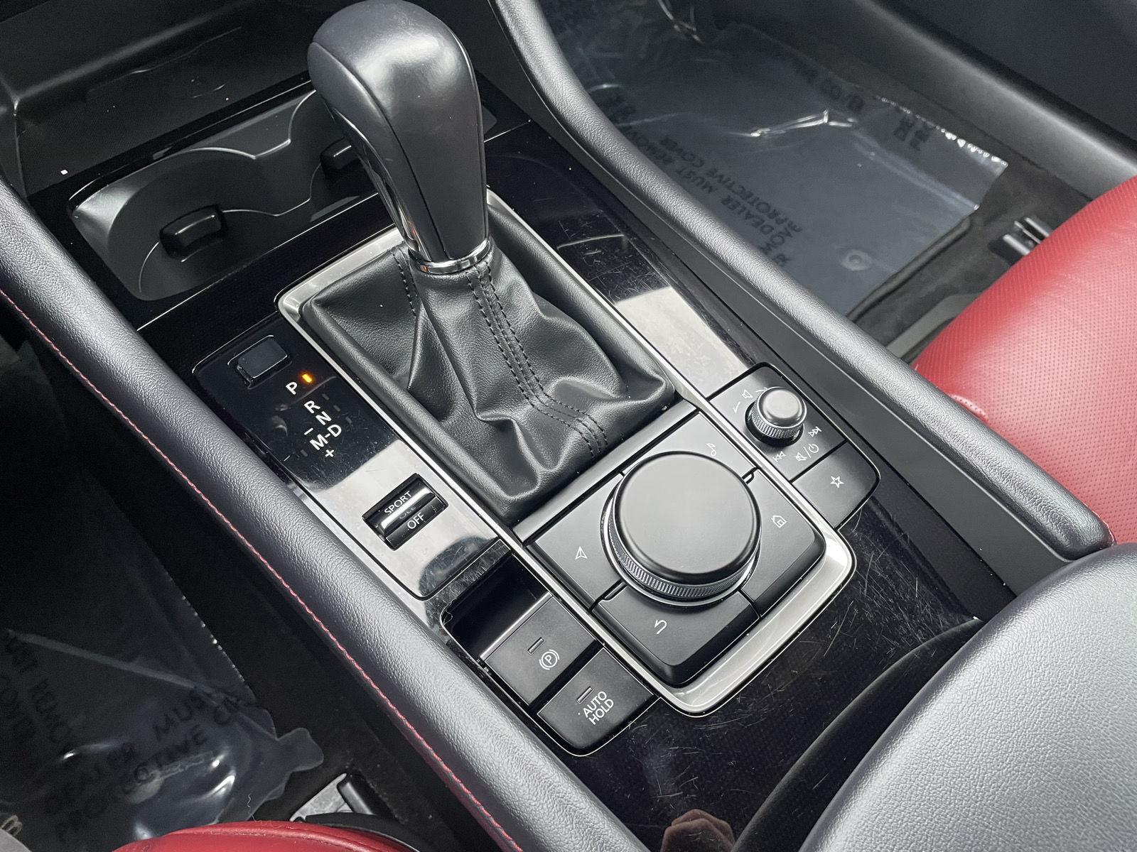 Vehicle photo 23