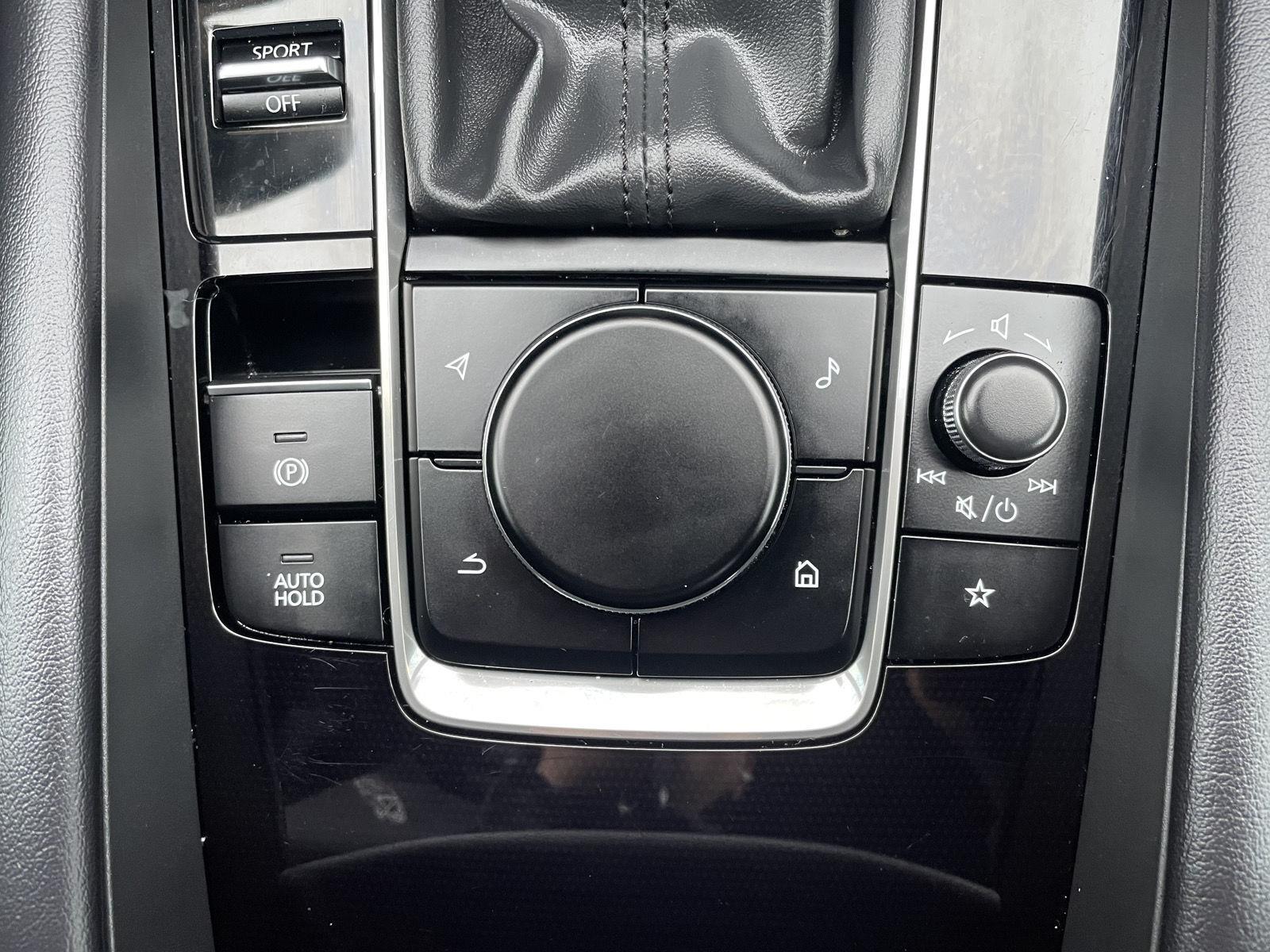 Vehicle photo 24