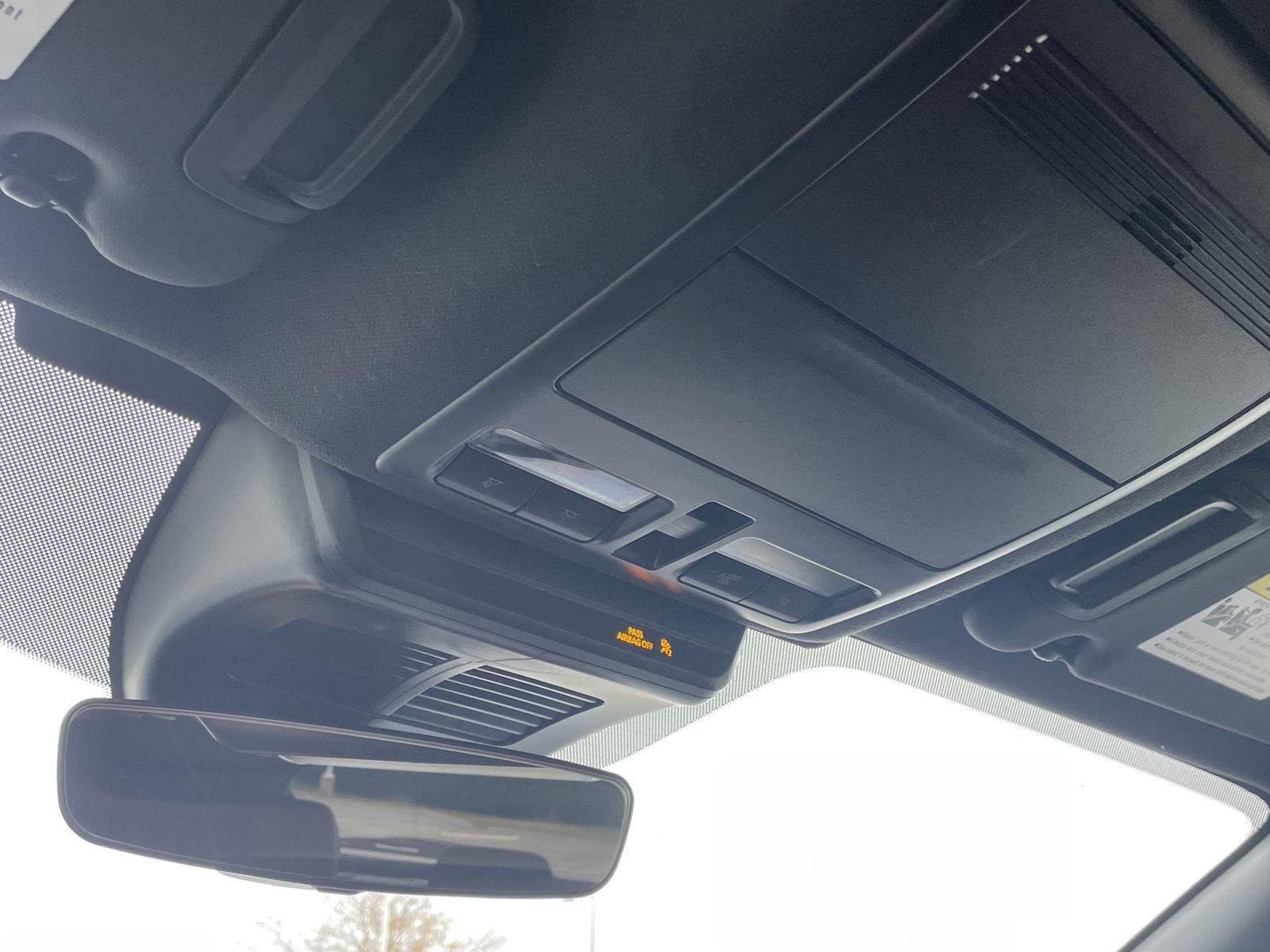 Vehicle photo 31