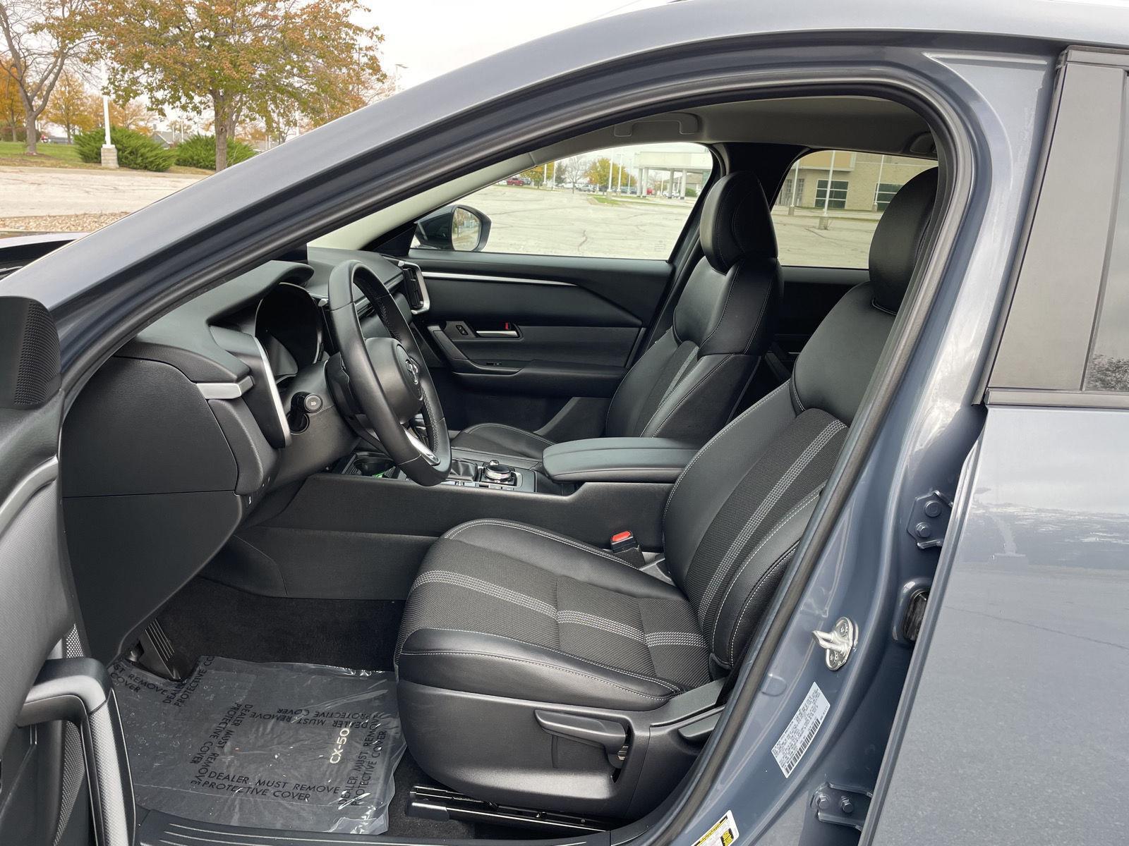 Vehicle photo 17