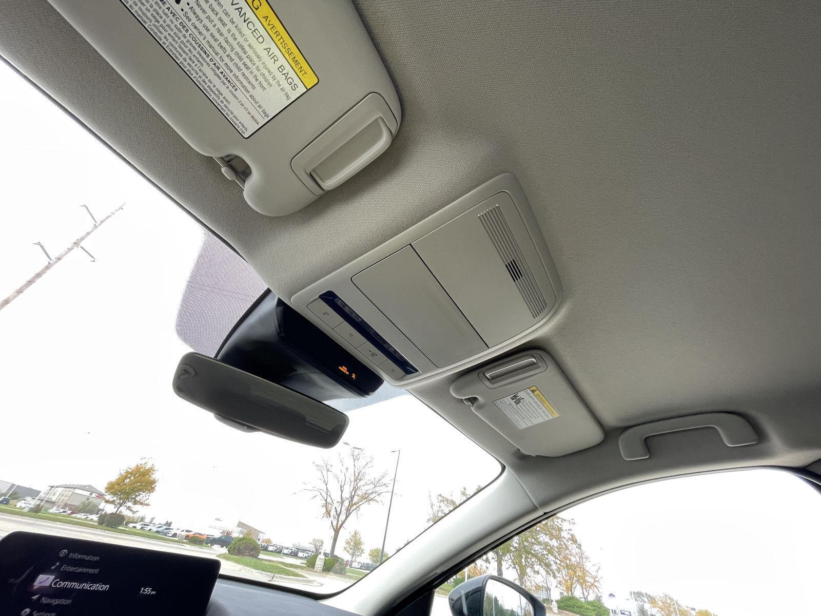 Vehicle photo 21