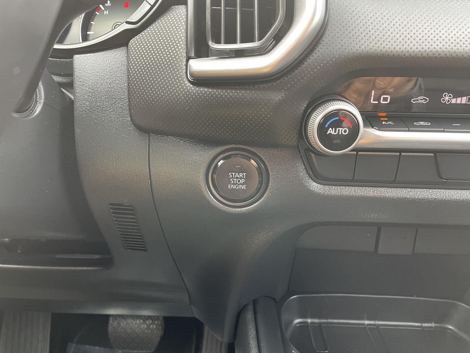 Vehicle photo 24