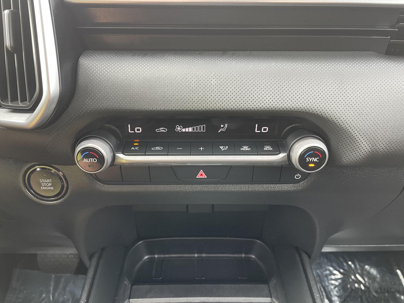 Vehicle photo 25