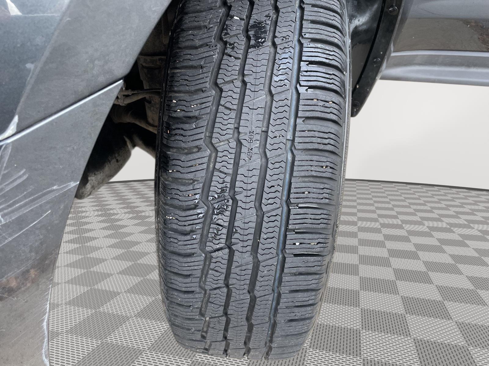 Vehicle photo 8