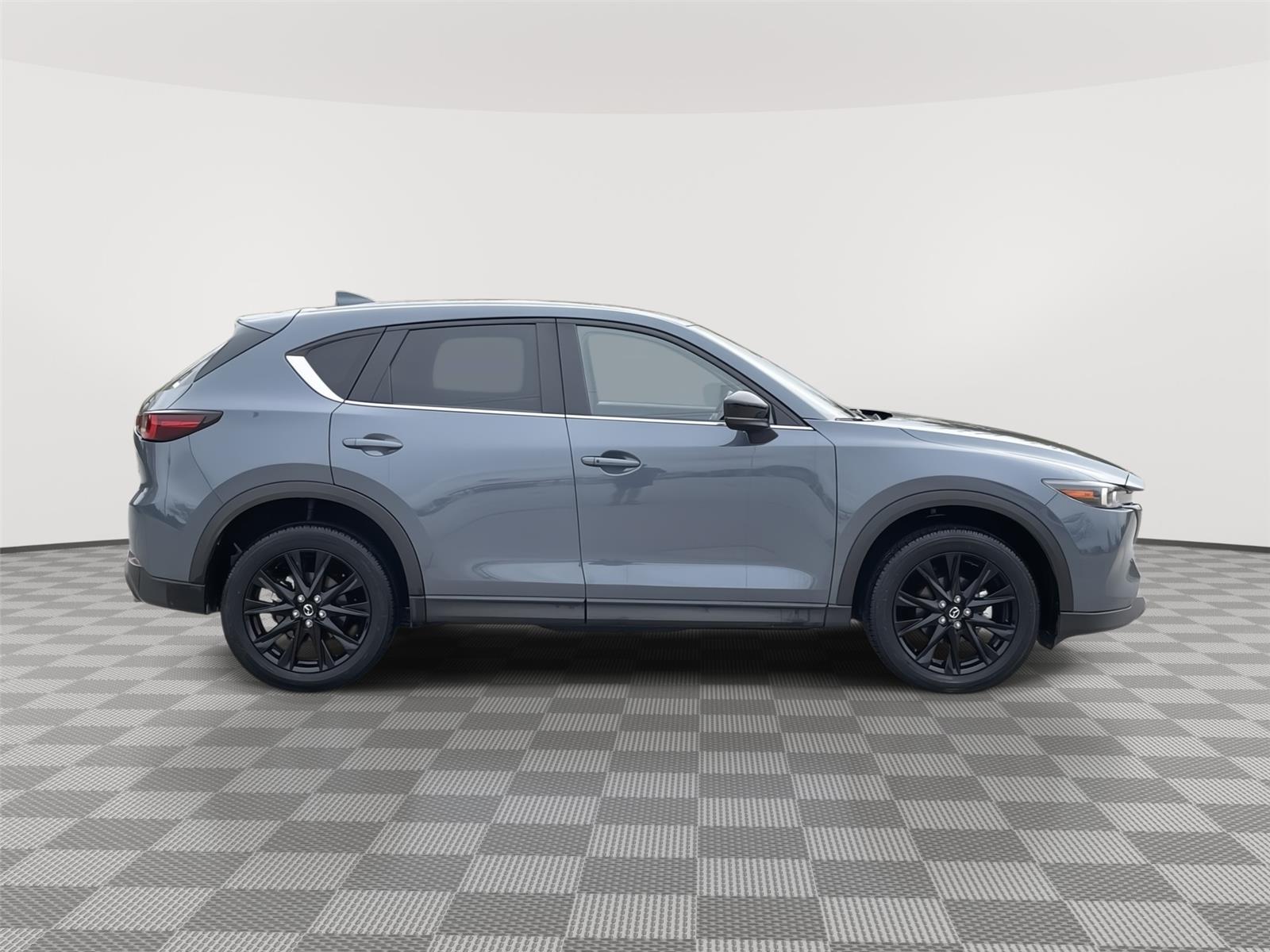 Vehicle photo 6