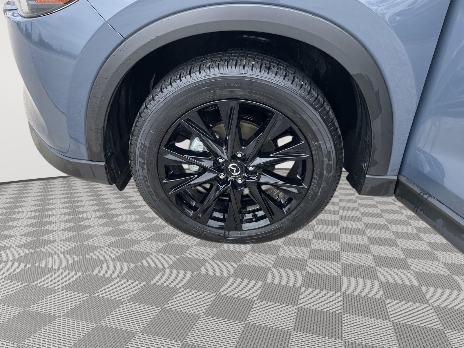 Vehicle photo 10
