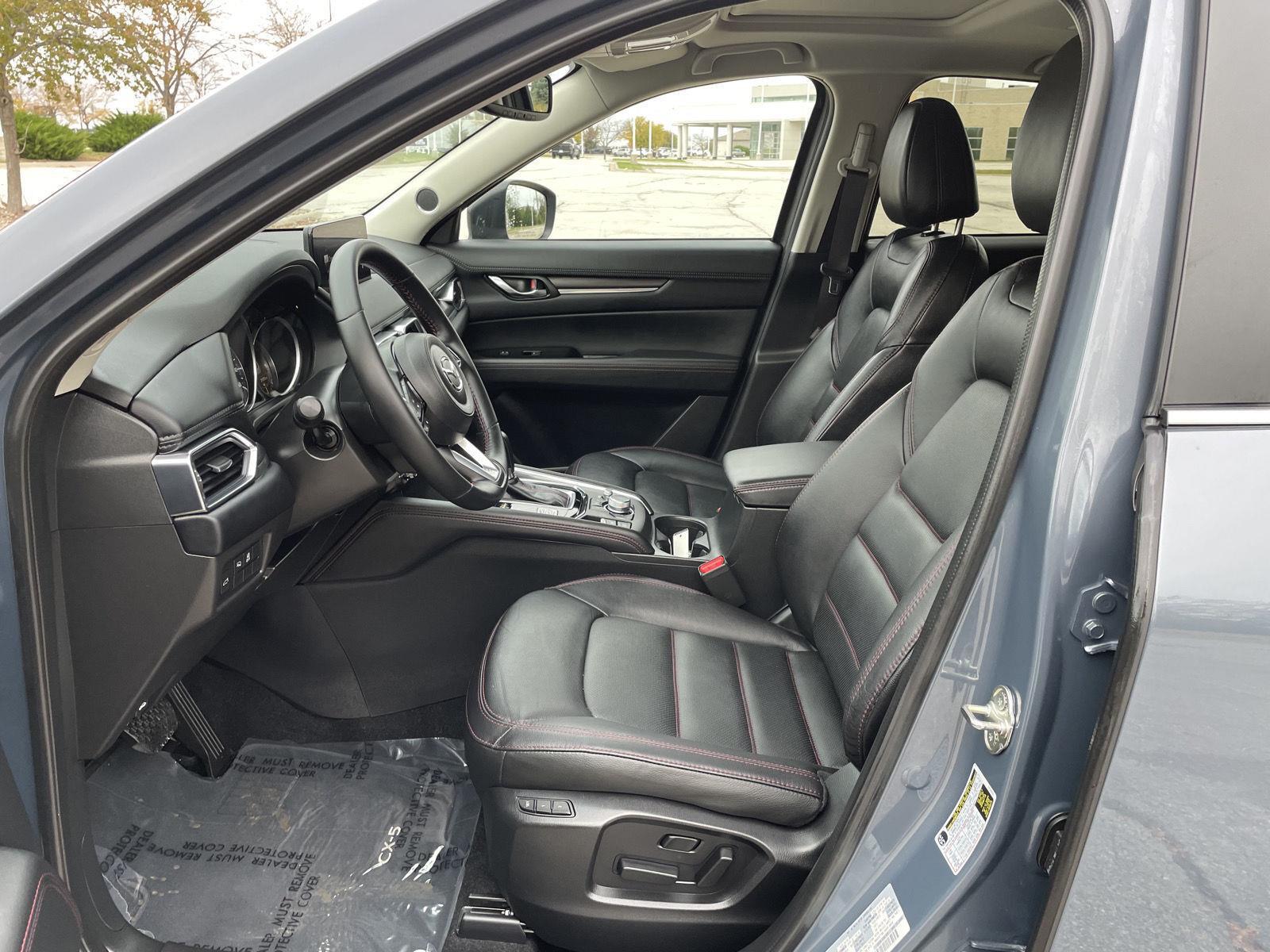 Vehicle photo 17
