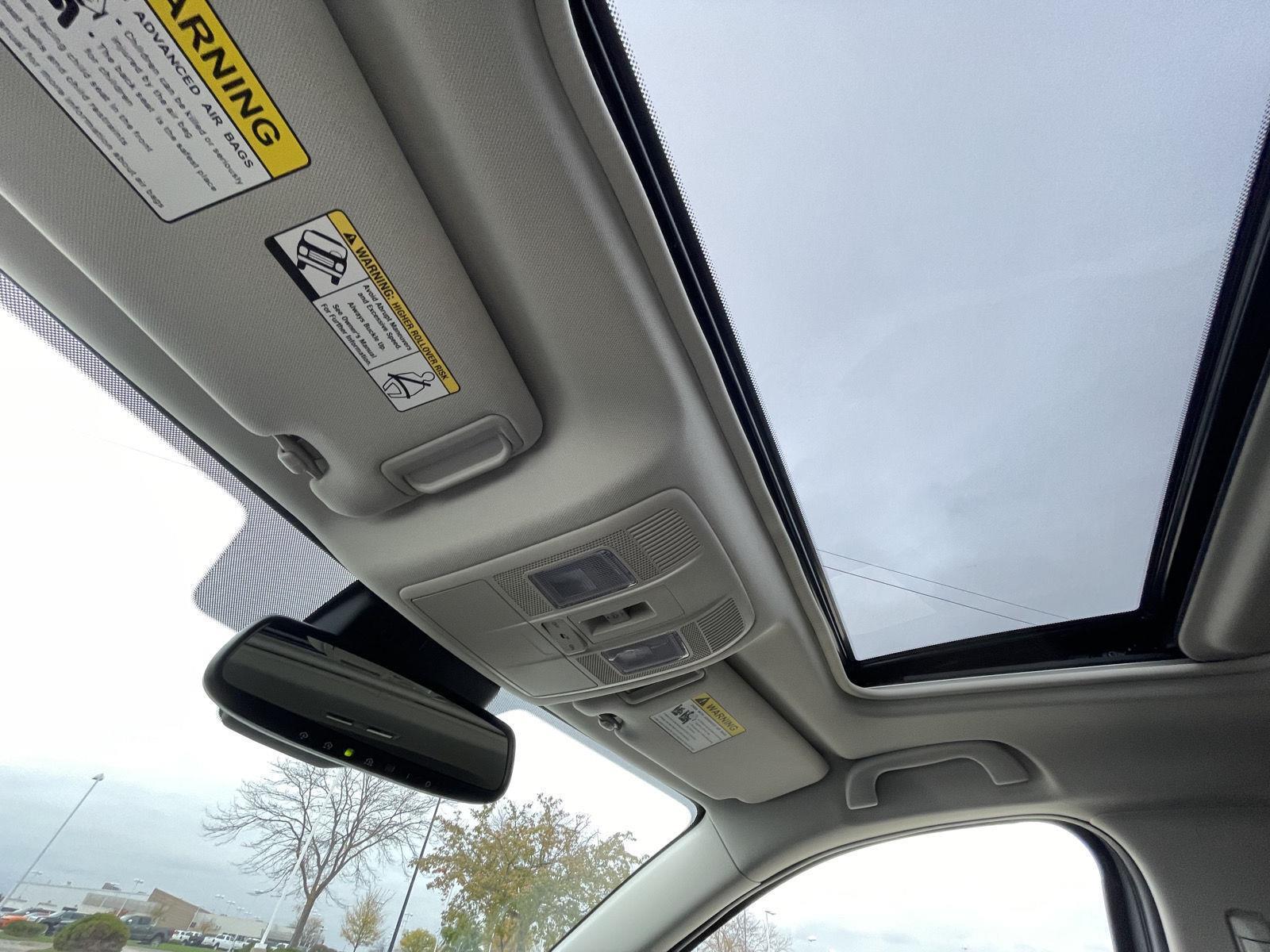 Vehicle photo 21