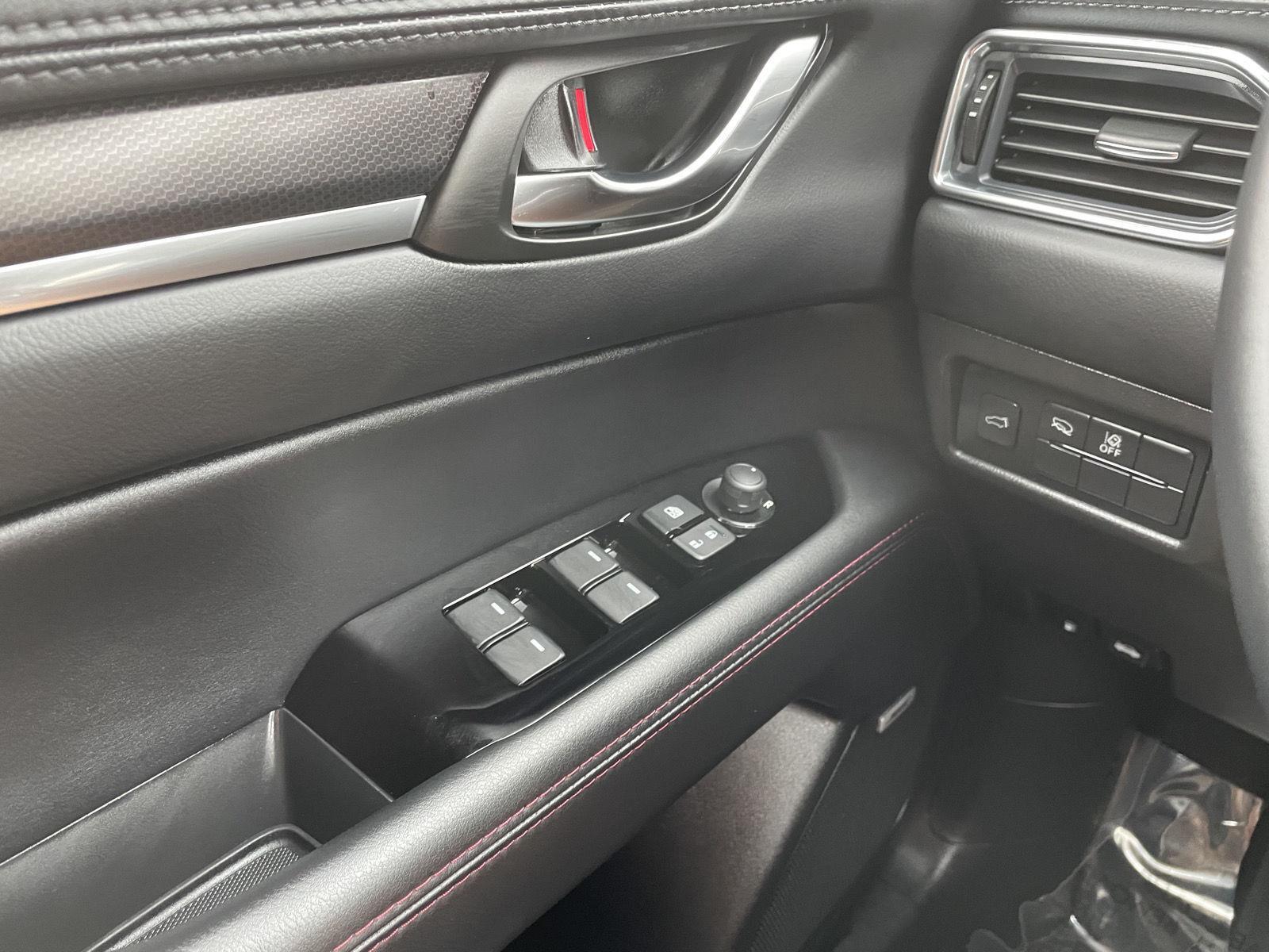 Vehicle photo 27