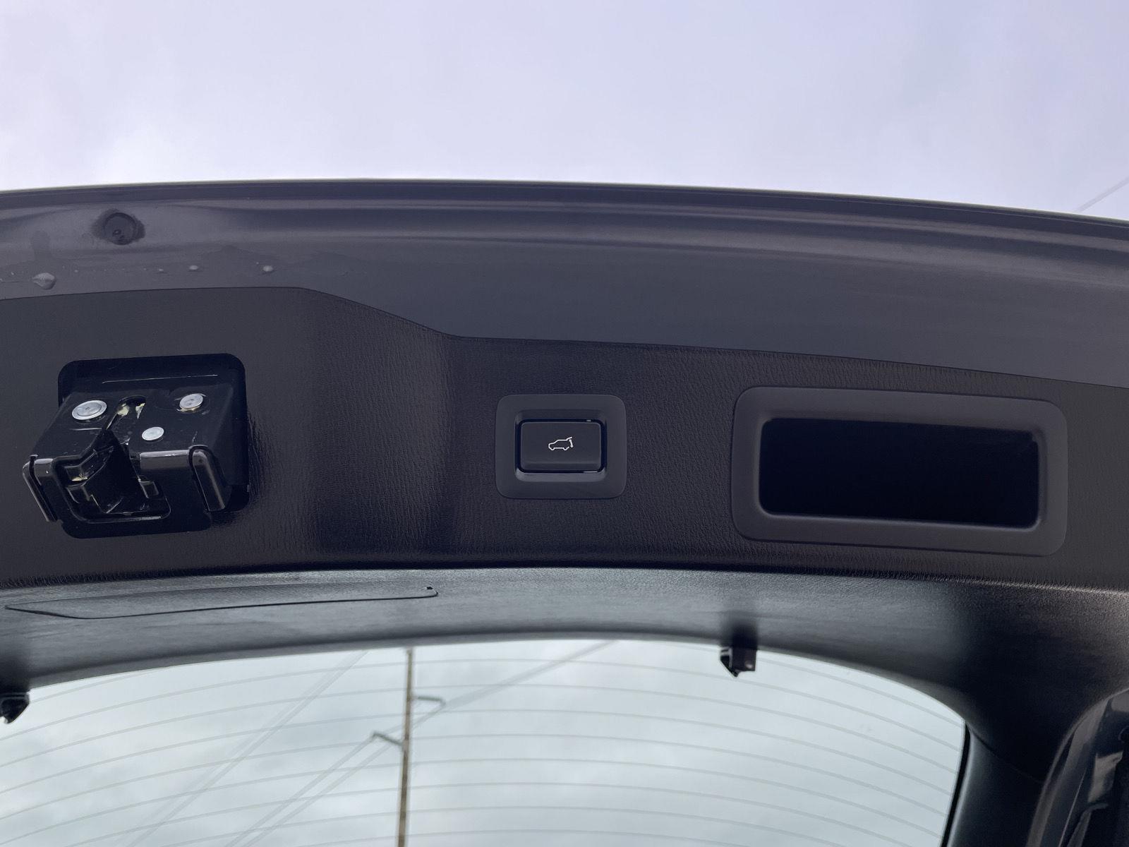 Vehicle photo 34