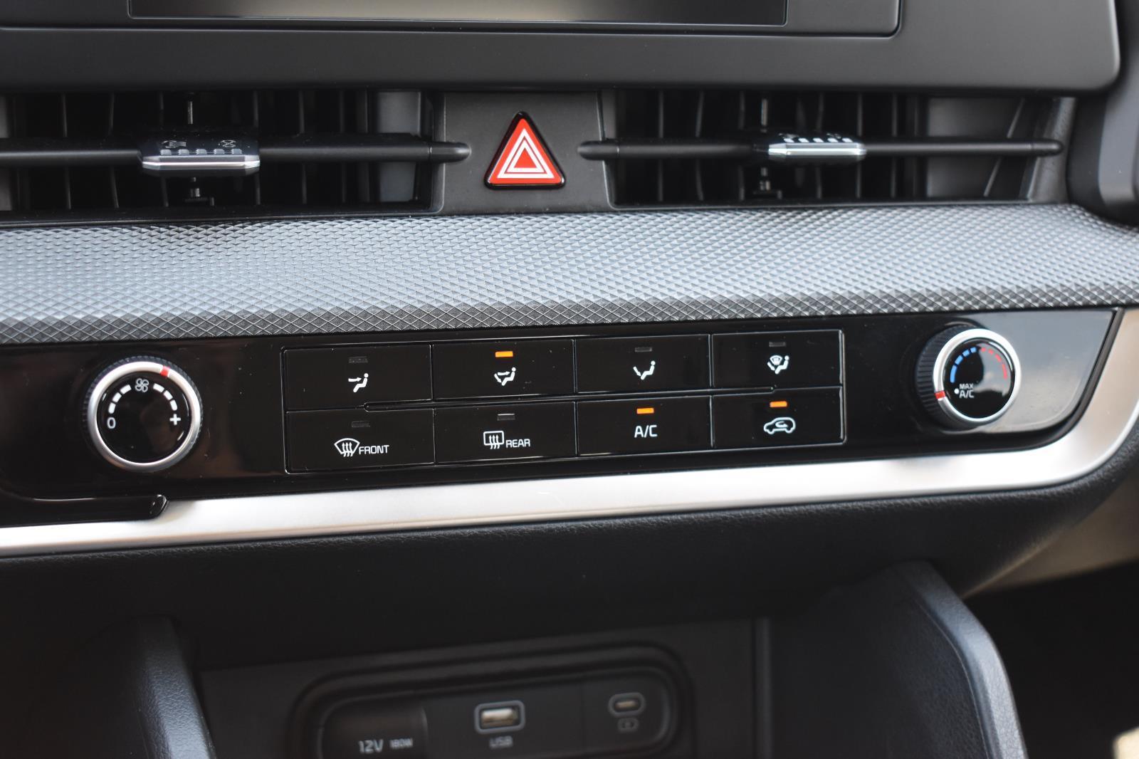 2024 Kia Sportage LX photo 8
