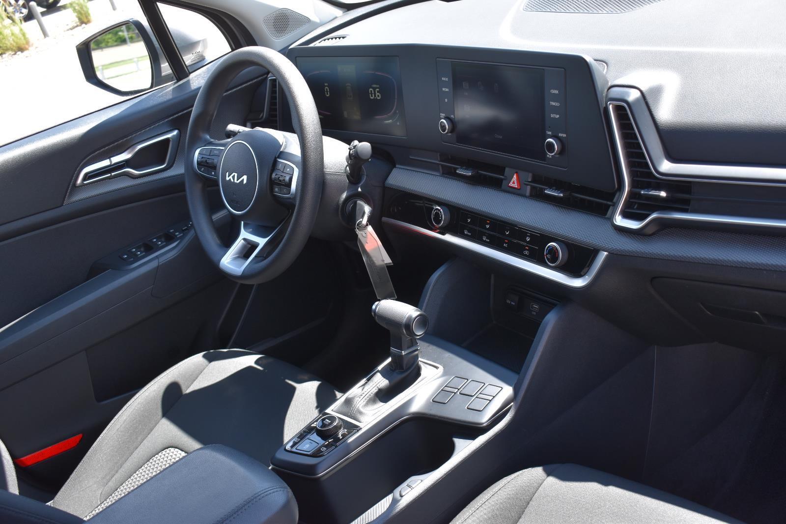 2024 Kia Sportage LX photo 13