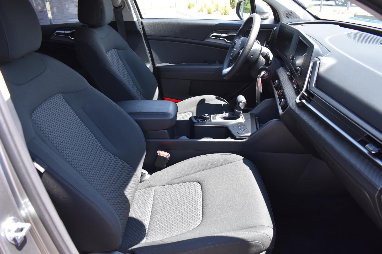 2024 Kia Sportage LX photo 14