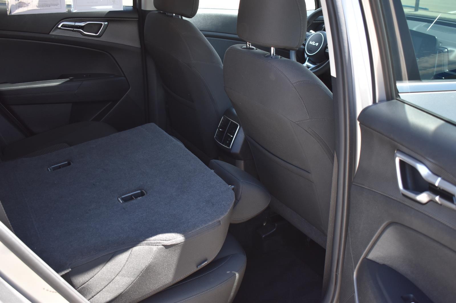 2024 Kia Sportage LX photo 16