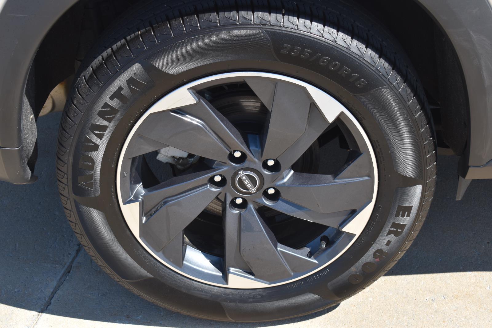 2024 Nissan Rogue SV photo 11