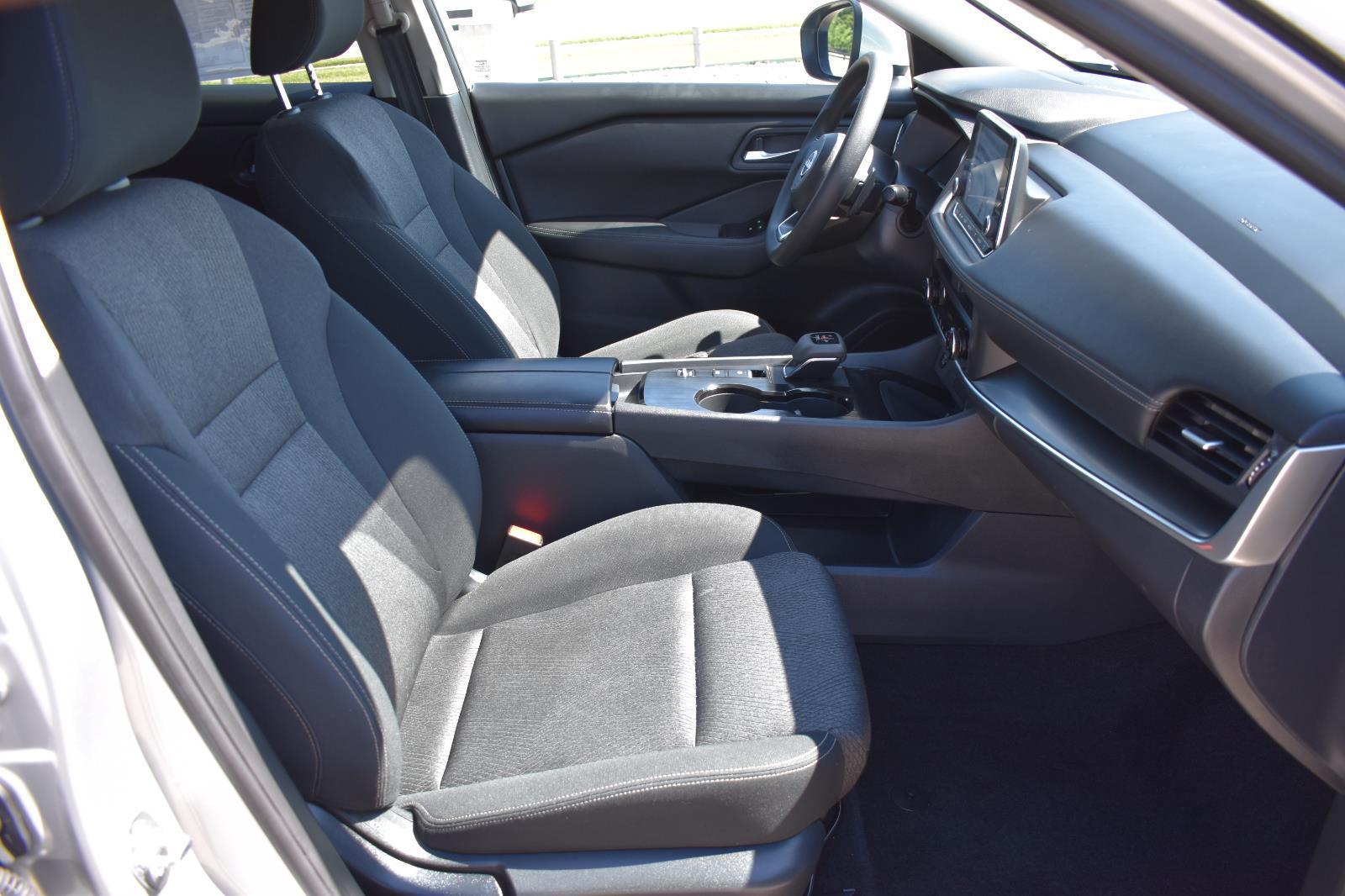 2024 Nissan Rogue SV photo 13