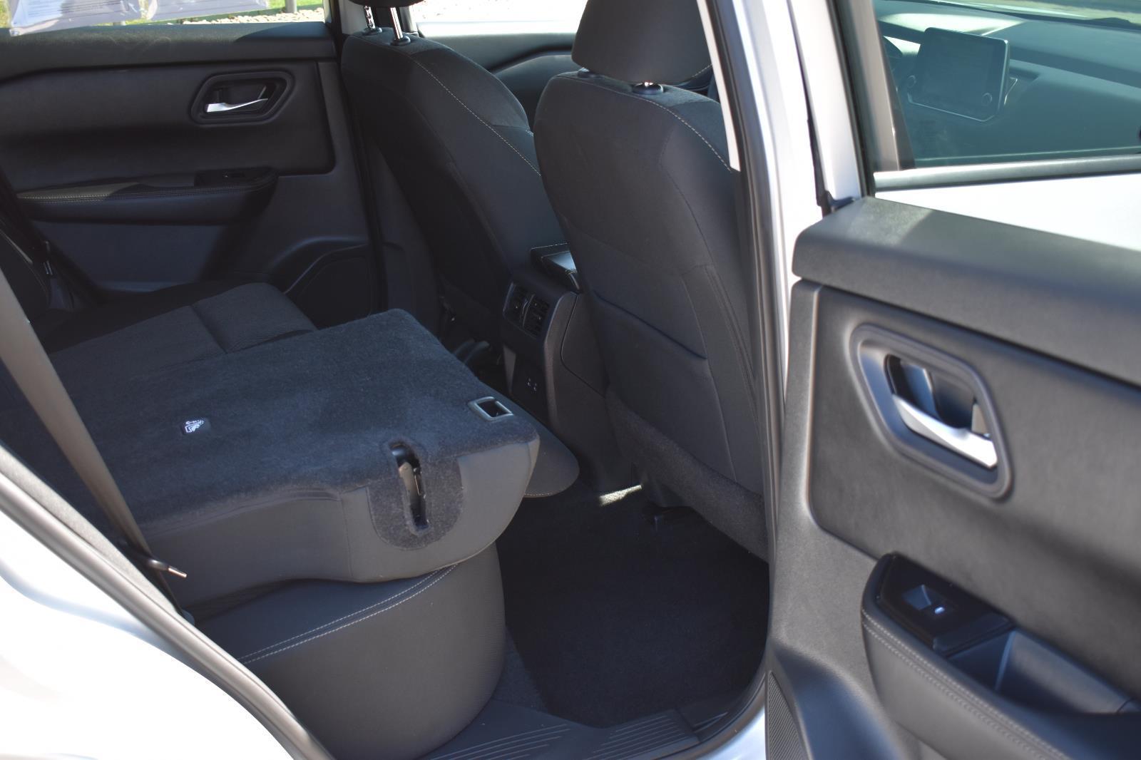 2024 Nissan Rogue SV photo 15