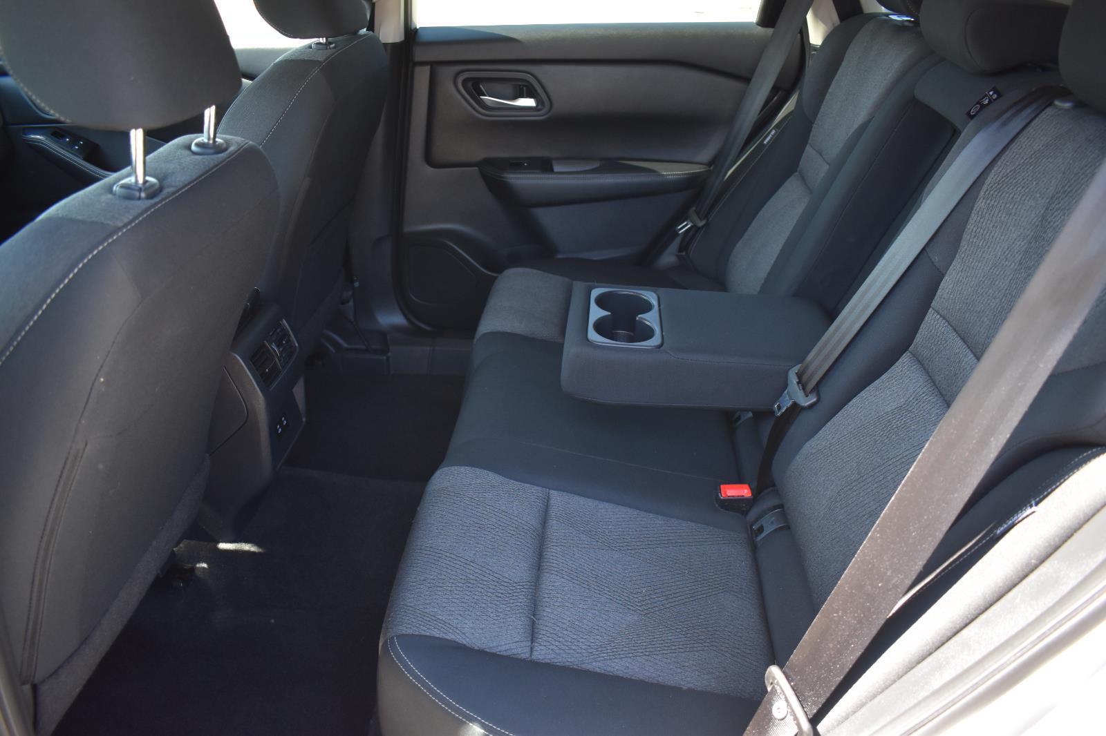 2024 Nissan Rogue SV photo 18