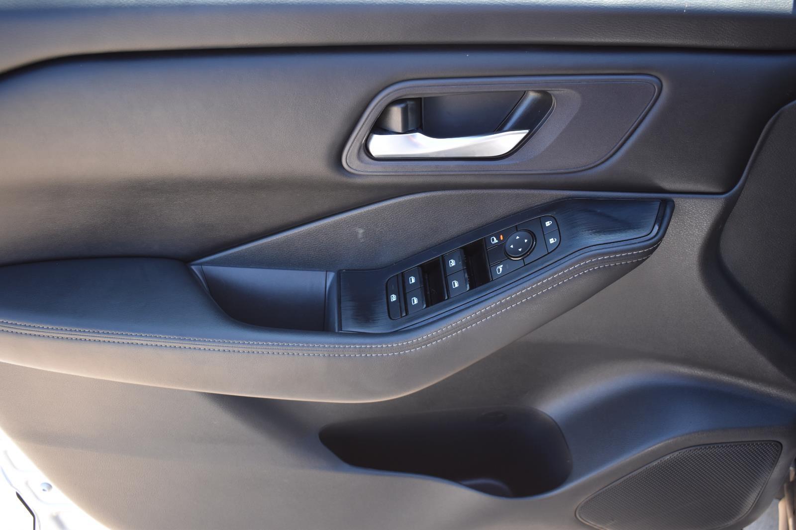 2024 Nissan Rogue SV photo 21