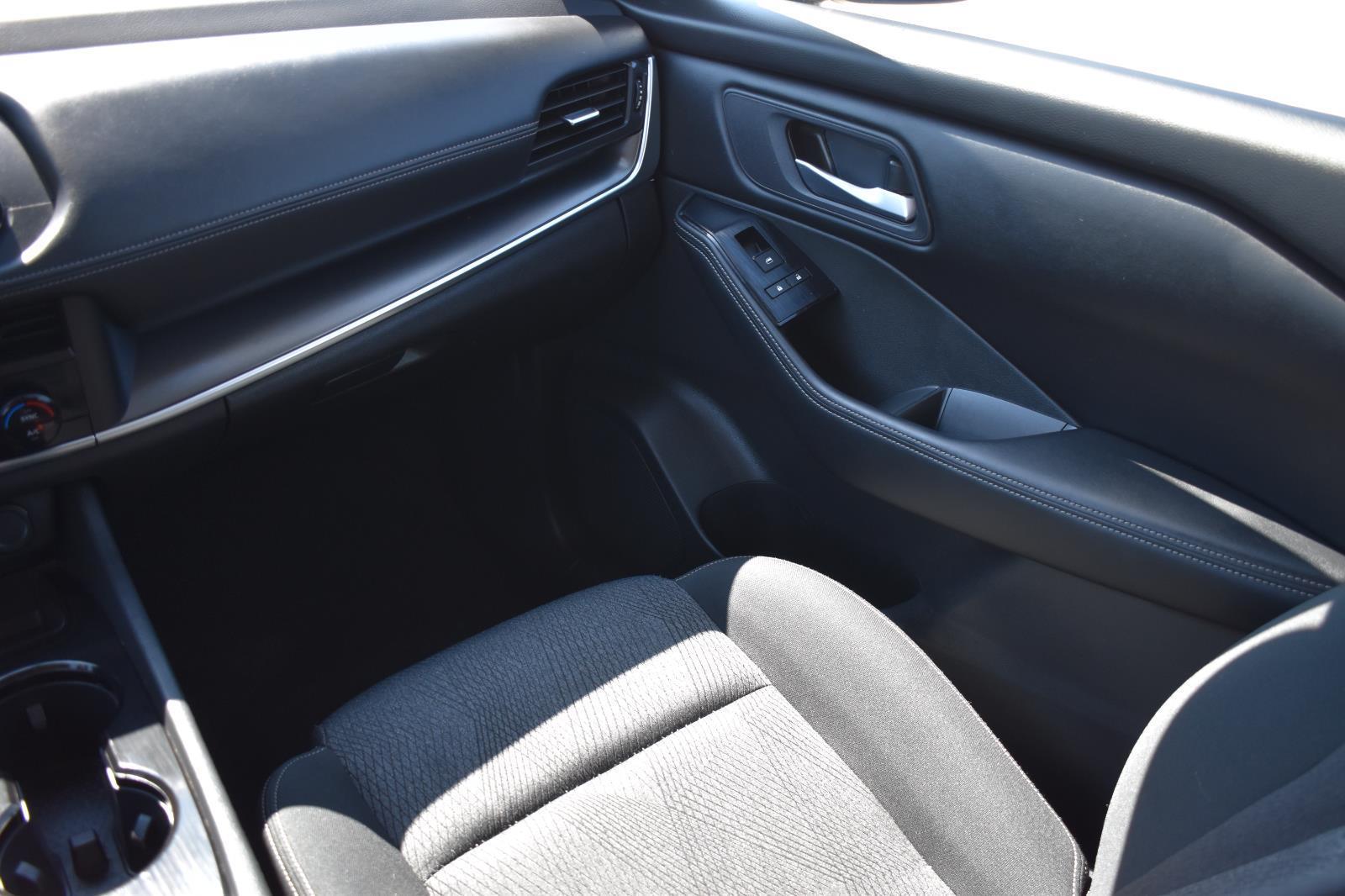 2024 Nissan Rogue SV photo 22