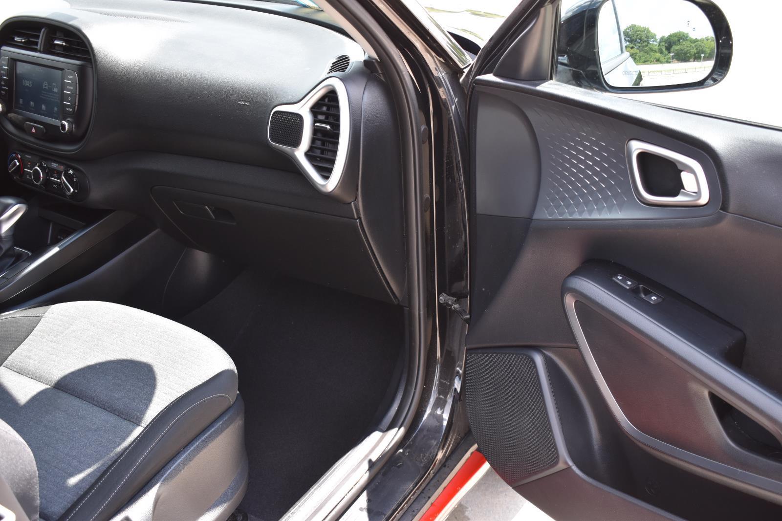 2021 Kia Soul GT-Line photo 17