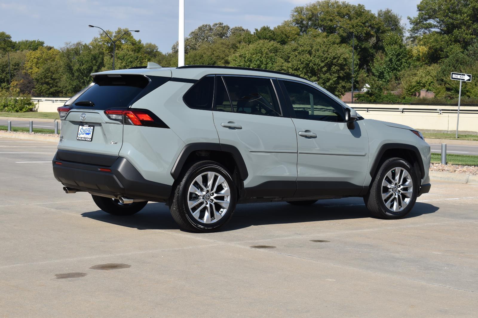 2022 Toyota RAV4 XLE Premium photo 2