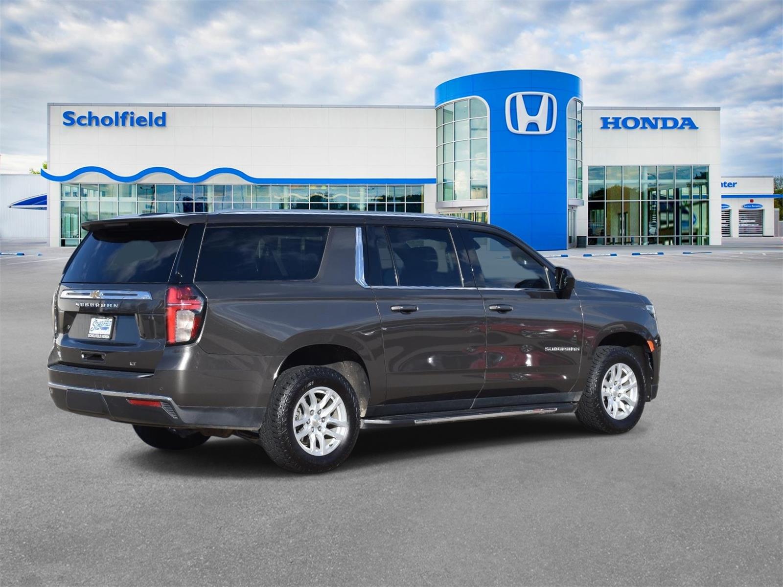 2021 Chevrolet Suburban LT photo 3