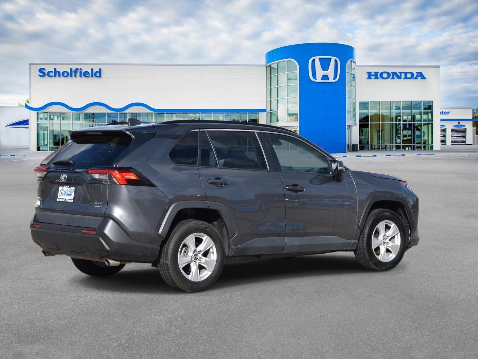 2021 Toyota RAV4 XLE photo 2