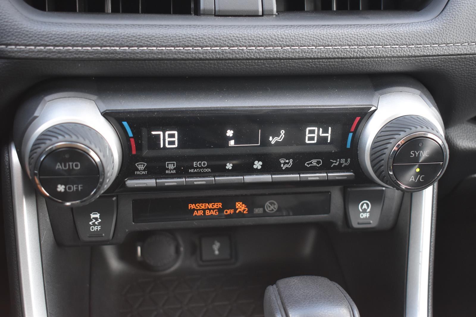 2021 Toyota RAV4 XLE photo 4