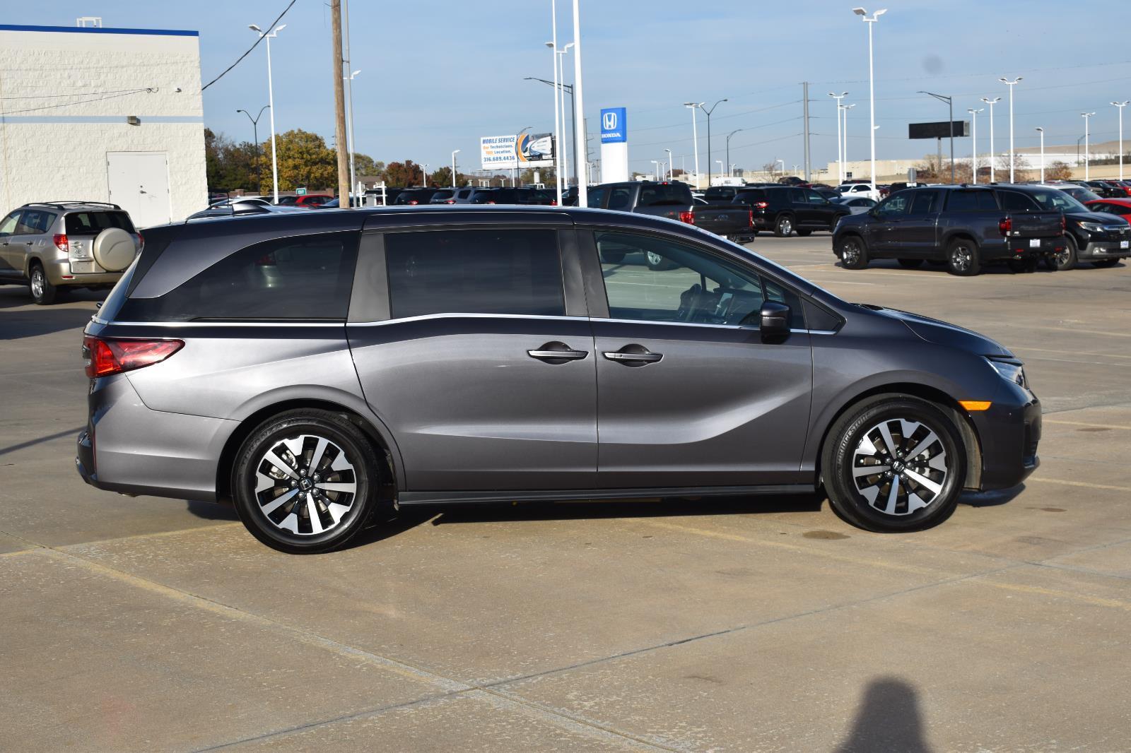 2025 Honda Odyssey EX-L photo 2