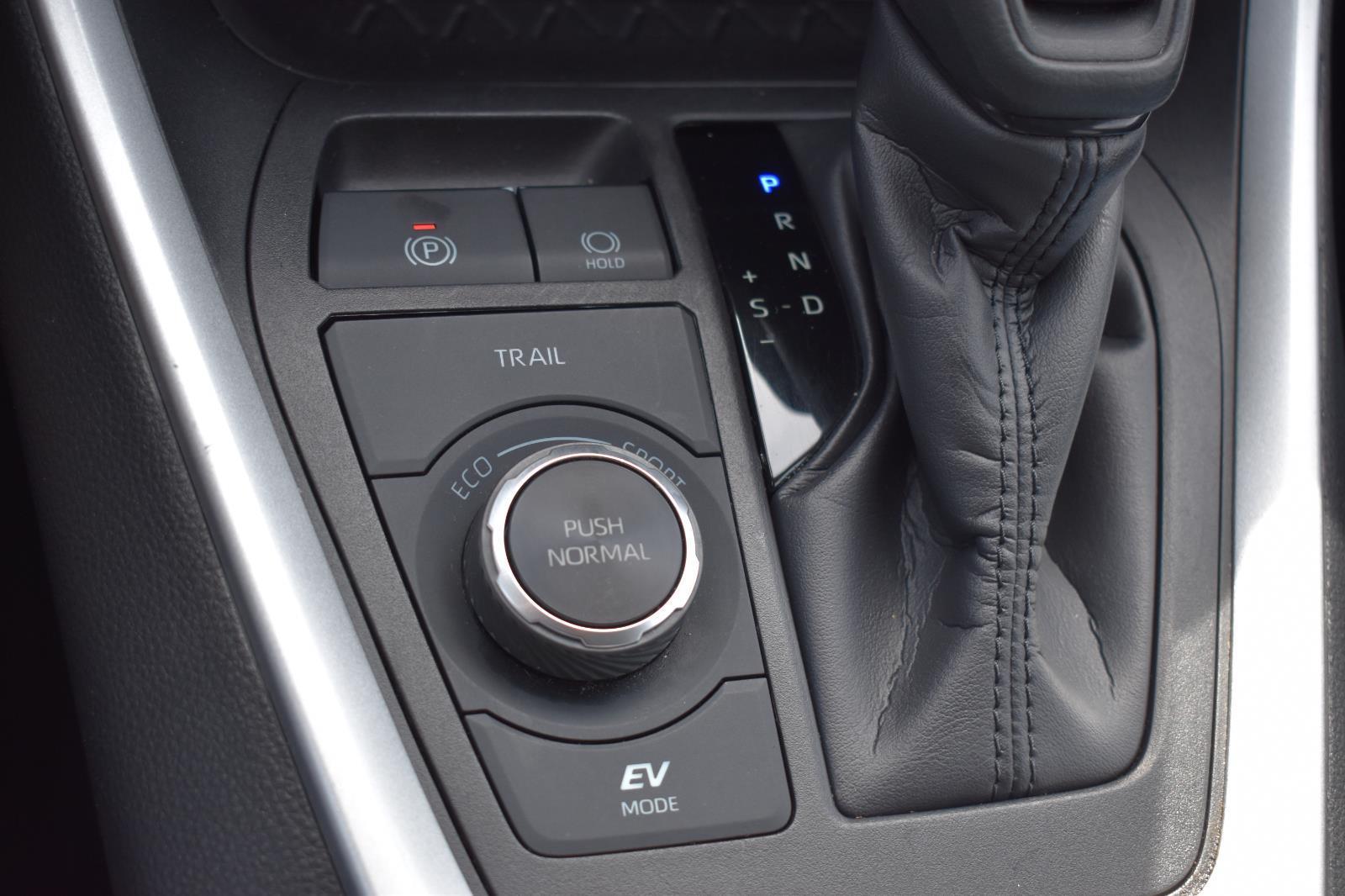 2024 Toyota RAV4 XLE - Photo 10