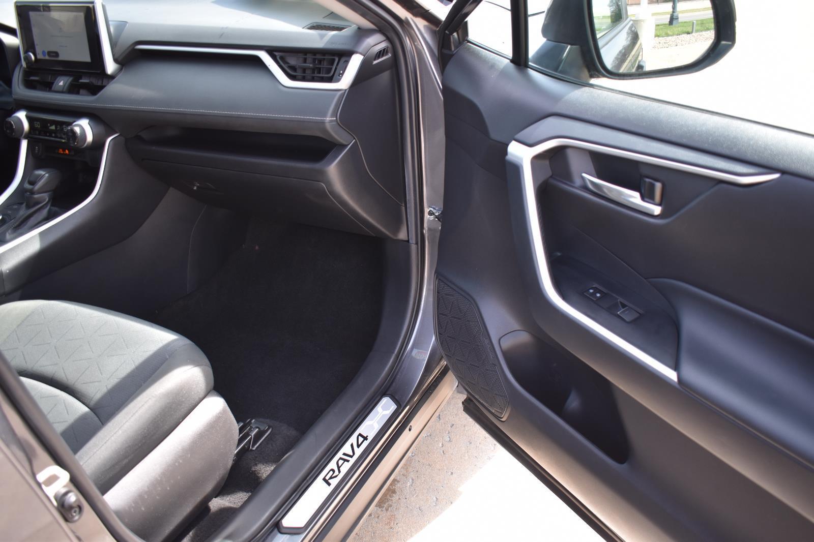 2024 Toyota RAV4 XLE - Photo 15