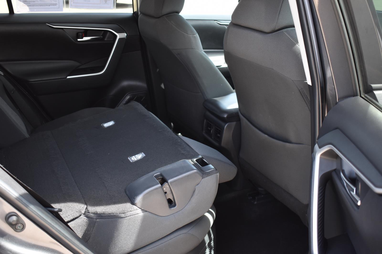 2024 Toyota RAV4 XLE - Photo 16