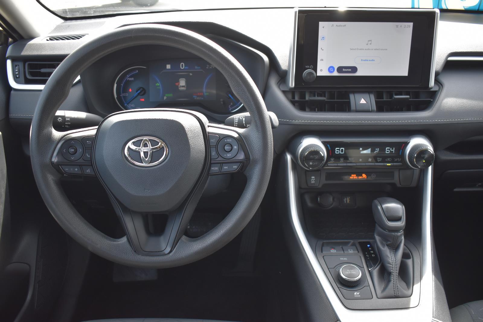 2024 Toyota RAV4 XLE - Photo 19