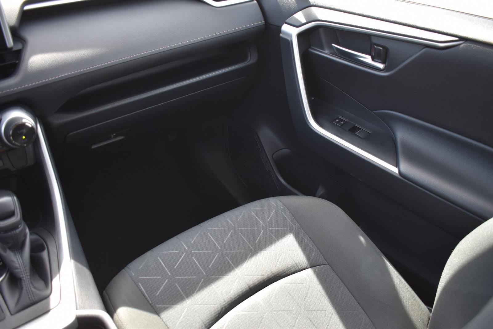 2024 Toyota RAV4 XLE - Photo 20